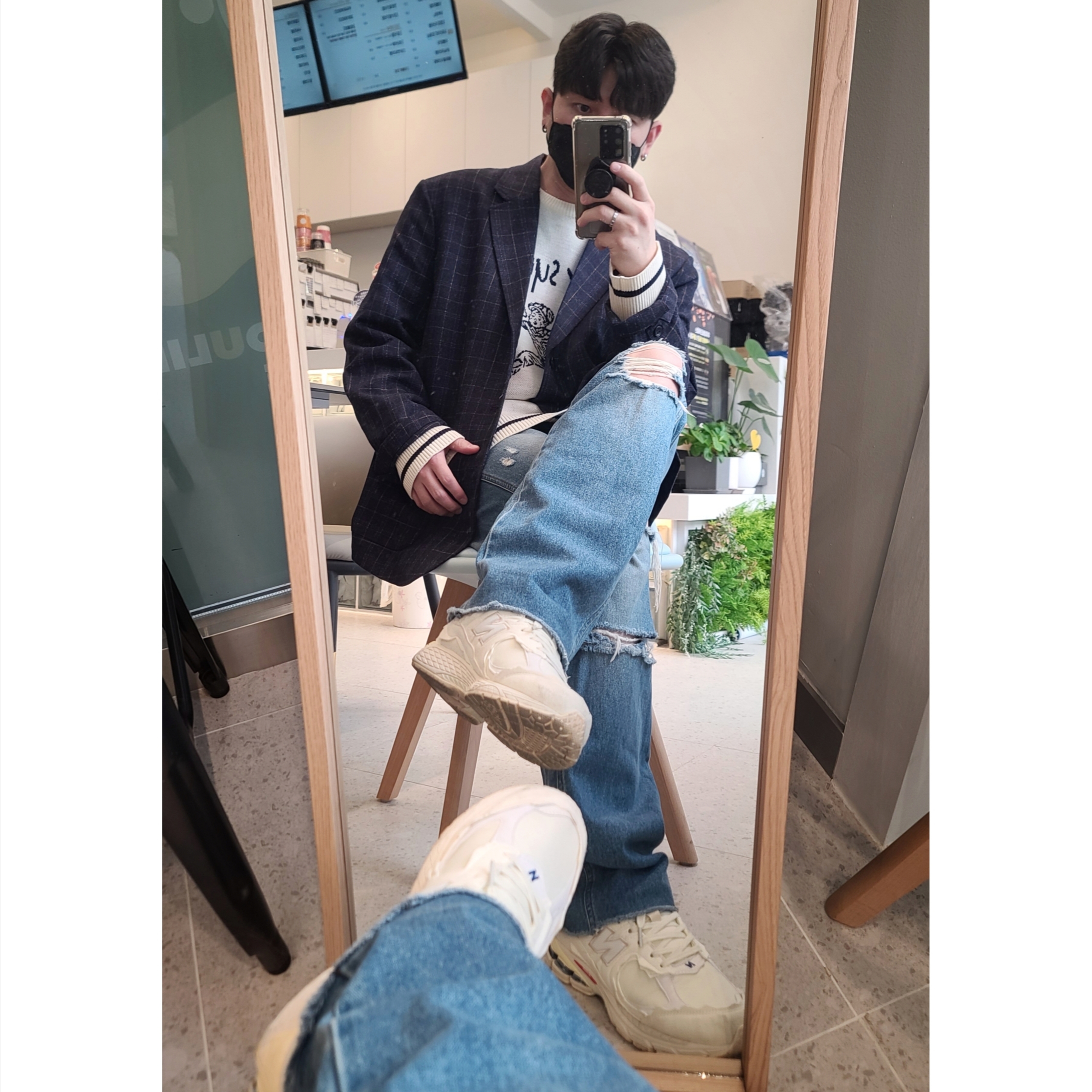 New Balance 2002R Protection Pack Sea Salt 착용 스타일 - 2