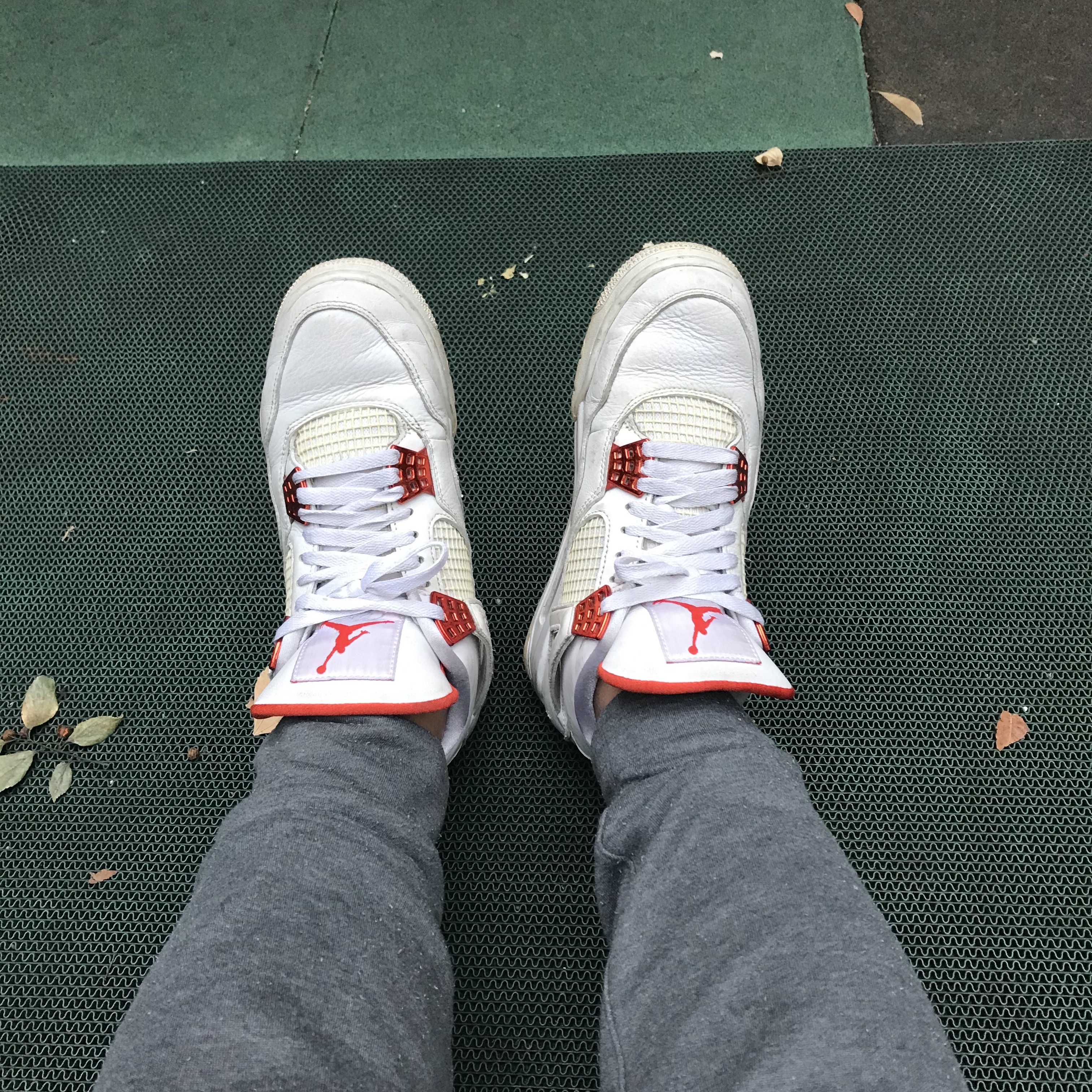 Jordan 4 Retro Red Metallic 착용 스타일