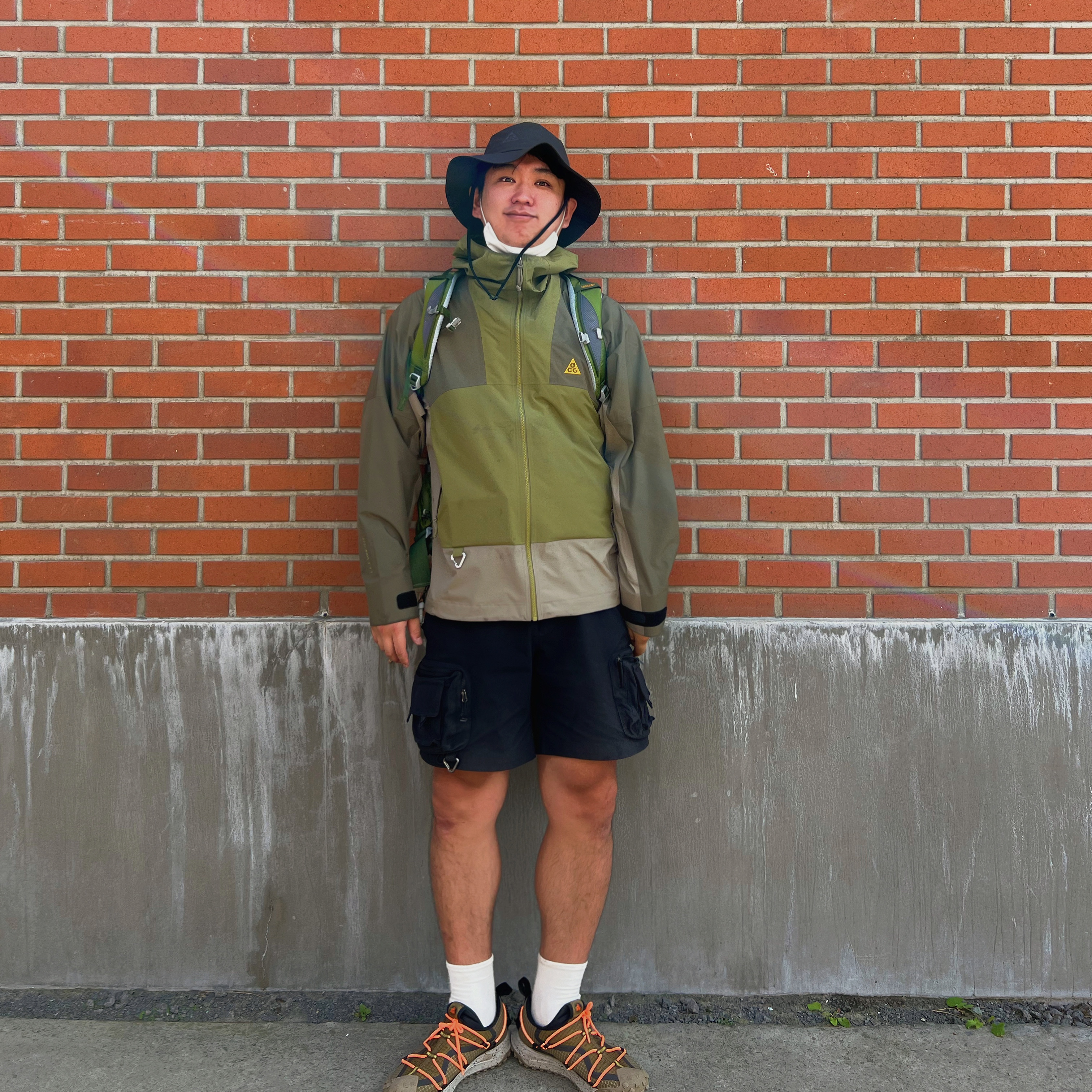 Nike ACG Storm-Fit ADV Cascade Rains Full Zip Shell Jacket Medium Olive - Asia, Nike ACG Cargo Shorts Black - Asia 착용 스타일 - 1