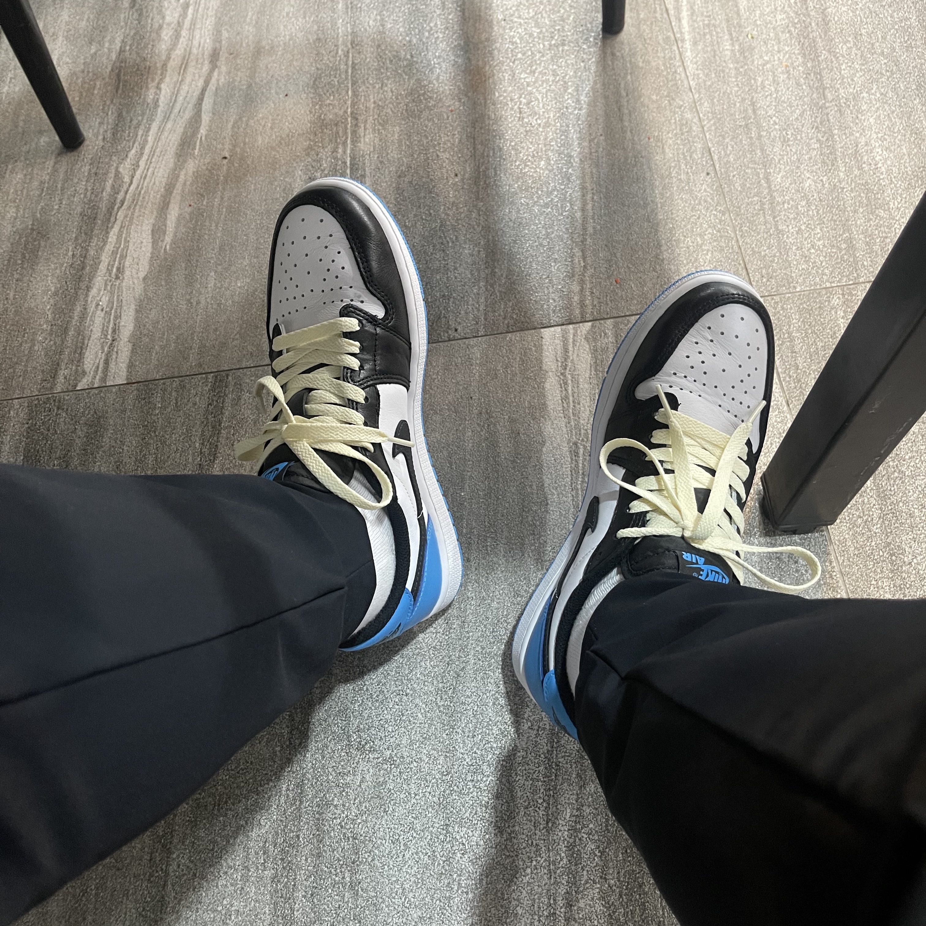 Jordan 1 Retro Low OG Black and Dark Powder Blue 착용 스타일