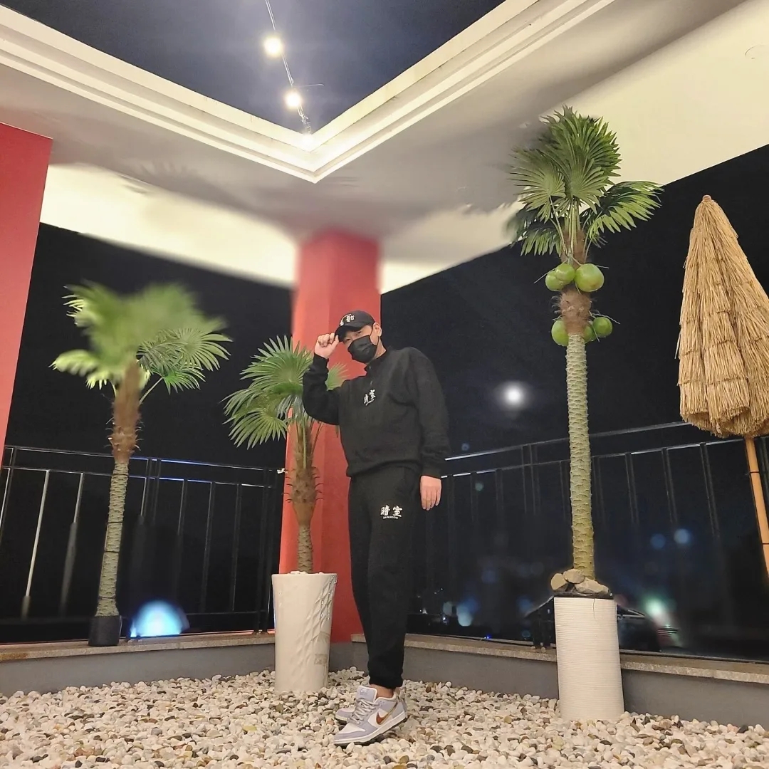 Darkr8m Studio Basic Logo Sweatpants Black, Darkr8m Studio Quarter Zip Up Sweatshirt Black 착용 스타일