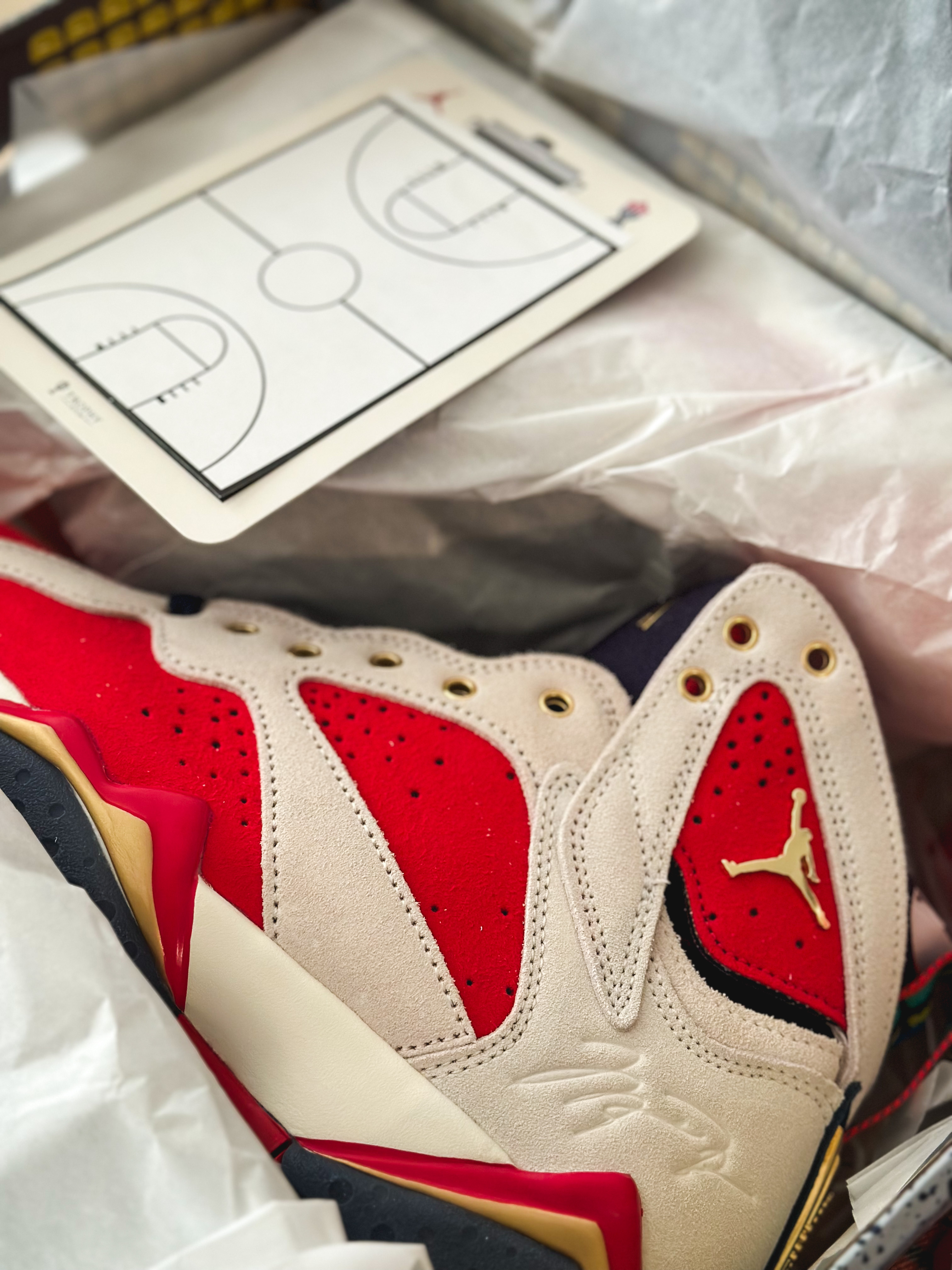 Jordan 7 x Trophy Room Retro SP True Red and Obsidian 착용 스타일 - 5