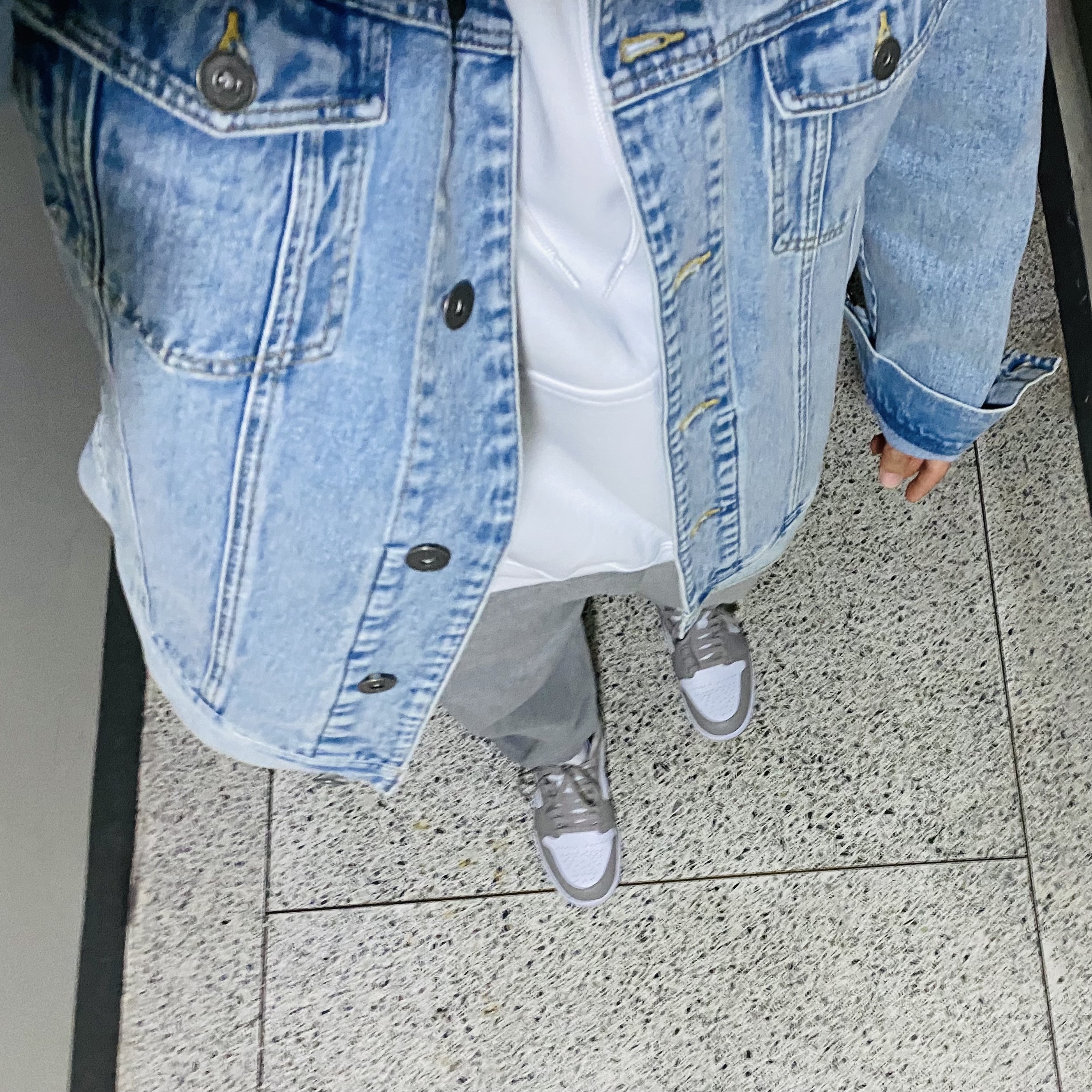 Jordan 1 Mid College Grey, Nike NRG Solo Swoosh Fleece Hoodie Summit White - Asia 착용 스타일
