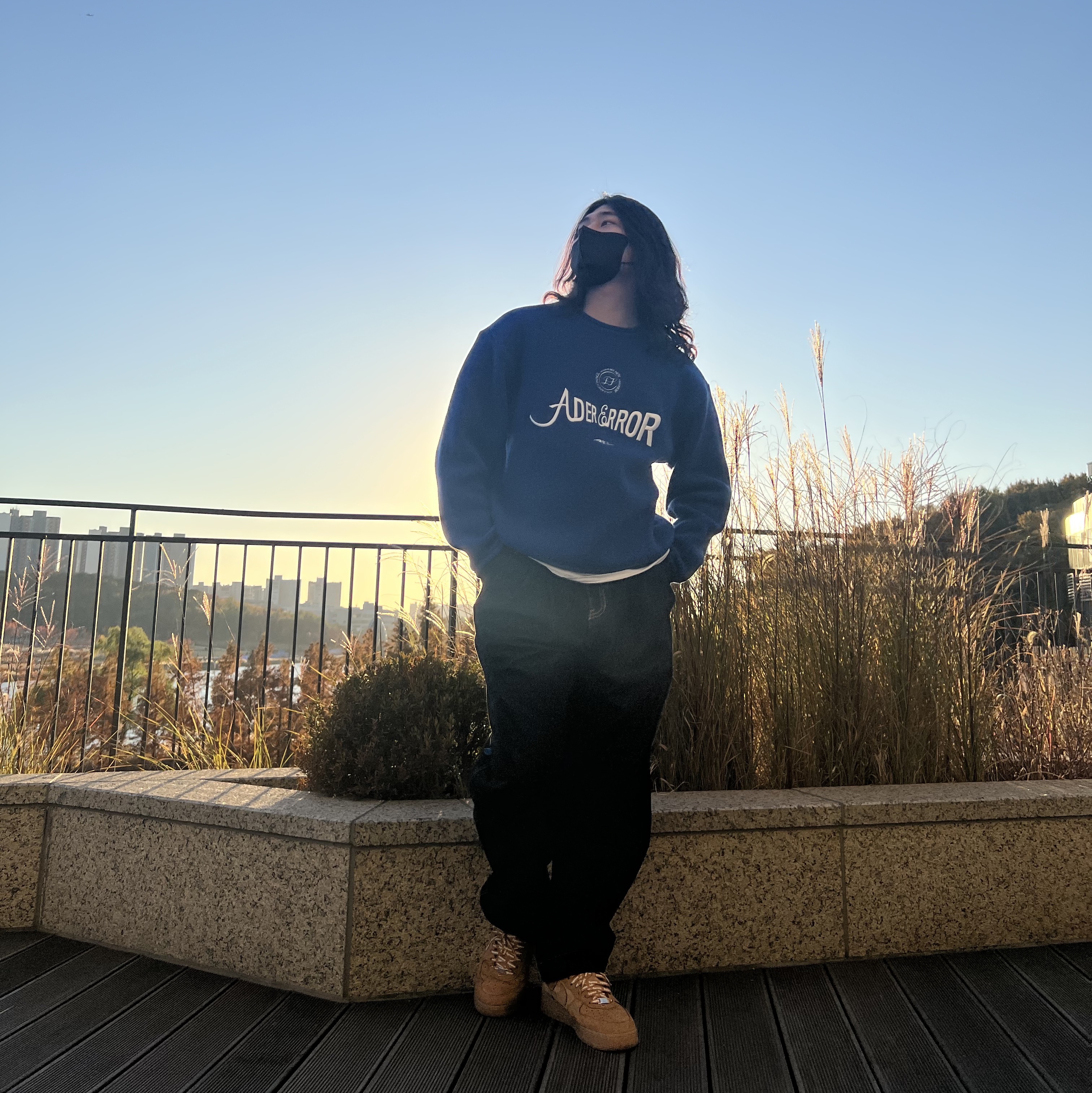 Ader Error Verif Logo Sweatshirt Navy, Ader Error Mod Jeans Noir 착용 스타일 - 2