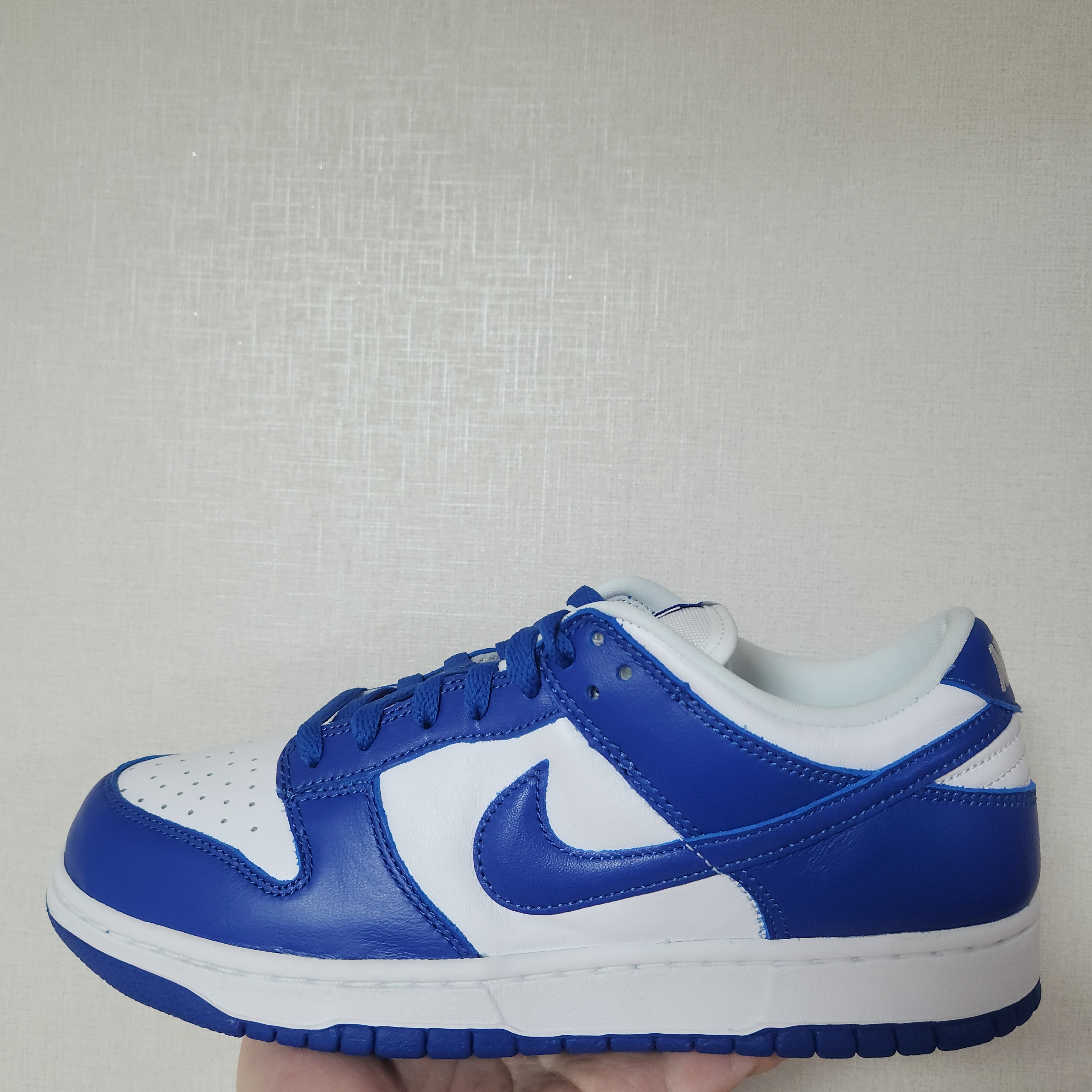 Nike Dunk Low SP Kentucky 2022, Nike SB Dunk Low Pro Premium Deep Royal Blue 착용 스타일 - 1