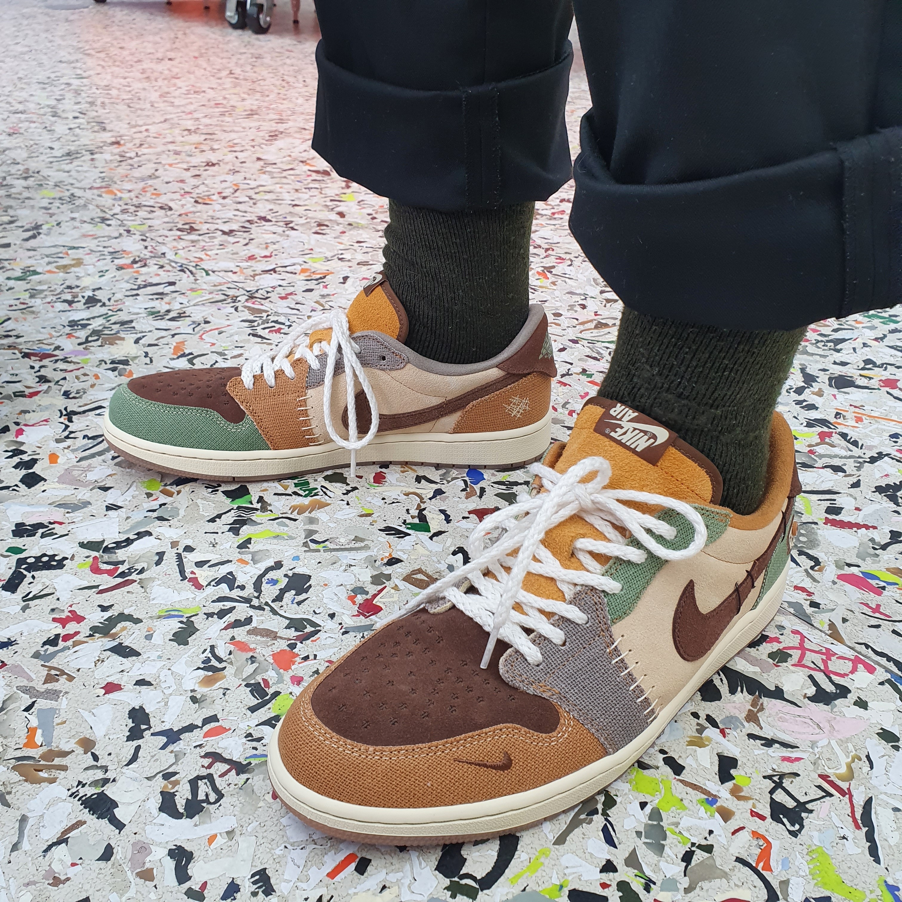 Jordan 1 x Zion Williamson Retro Low OG Flax and Oil Green 착용 스타일 - 2