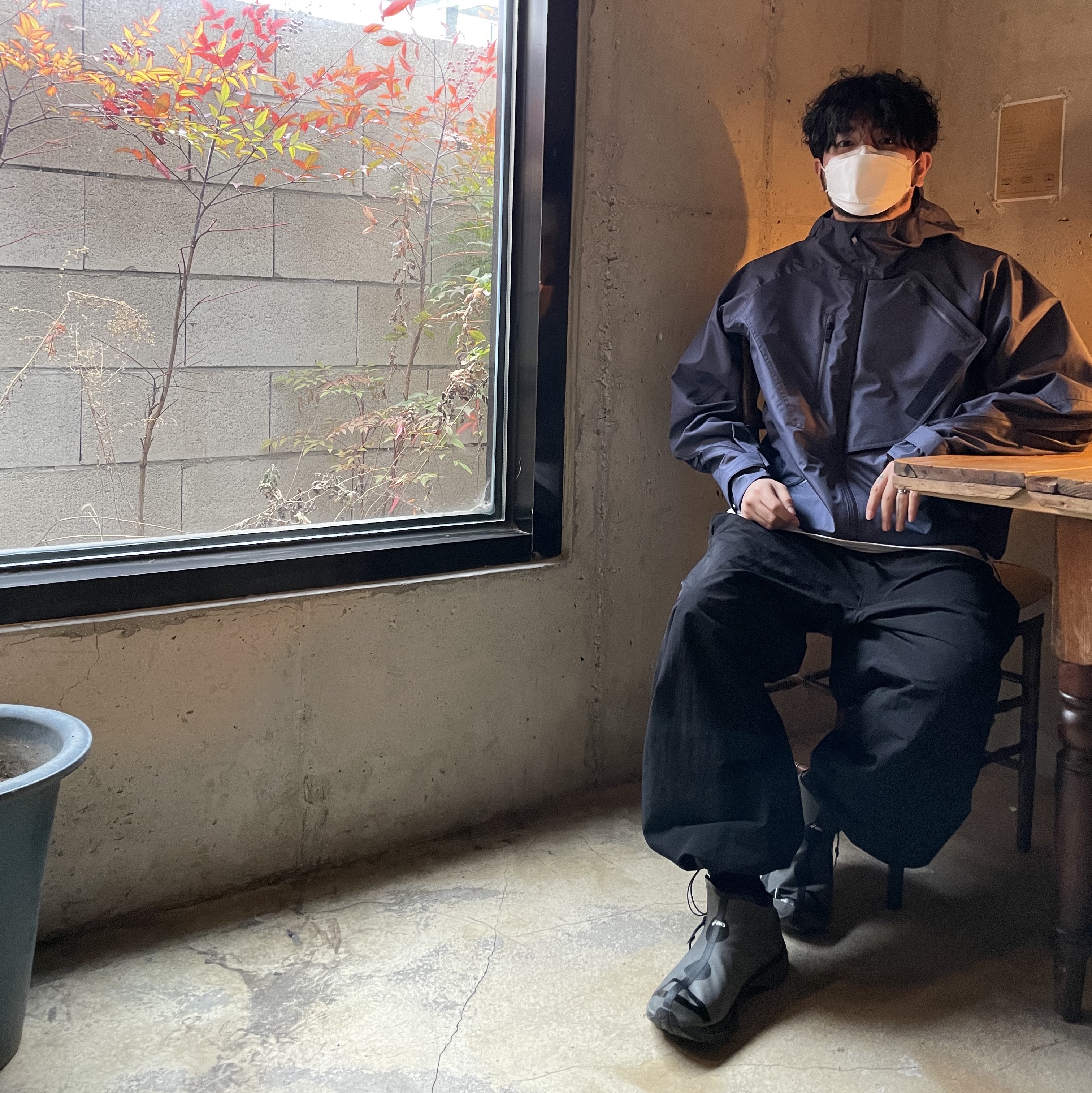 Undermycar Caudal Multi Zip Light Blouson Sargasso Sea - 21SS, Asics x Vivienne Westwood Gel-Kayano 27 LTX Black 착용 스타일