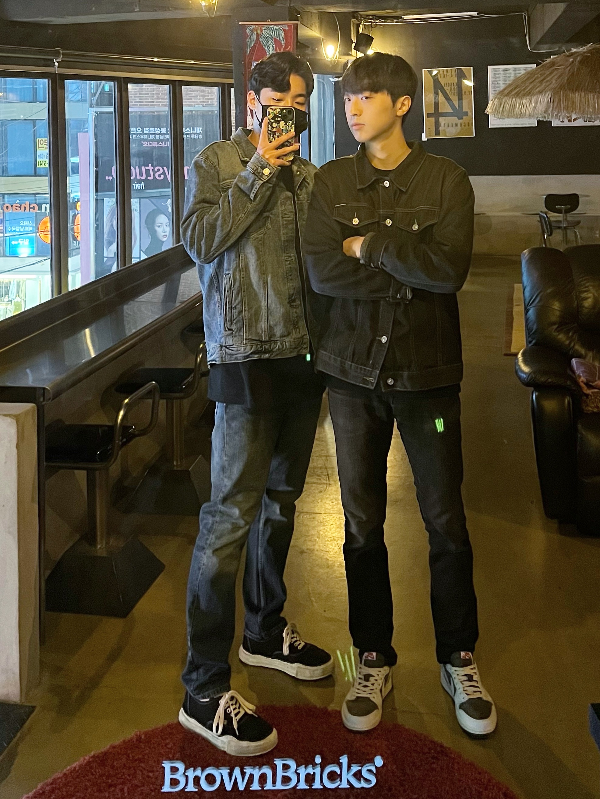 Maison Mihara Yasuhiro Baker OG Sole Canvas Low Cut Sneakers Black, Jordan 1 x Travis Scott Retro Low OG SP Sail and Ridgerock 착용 스타일
