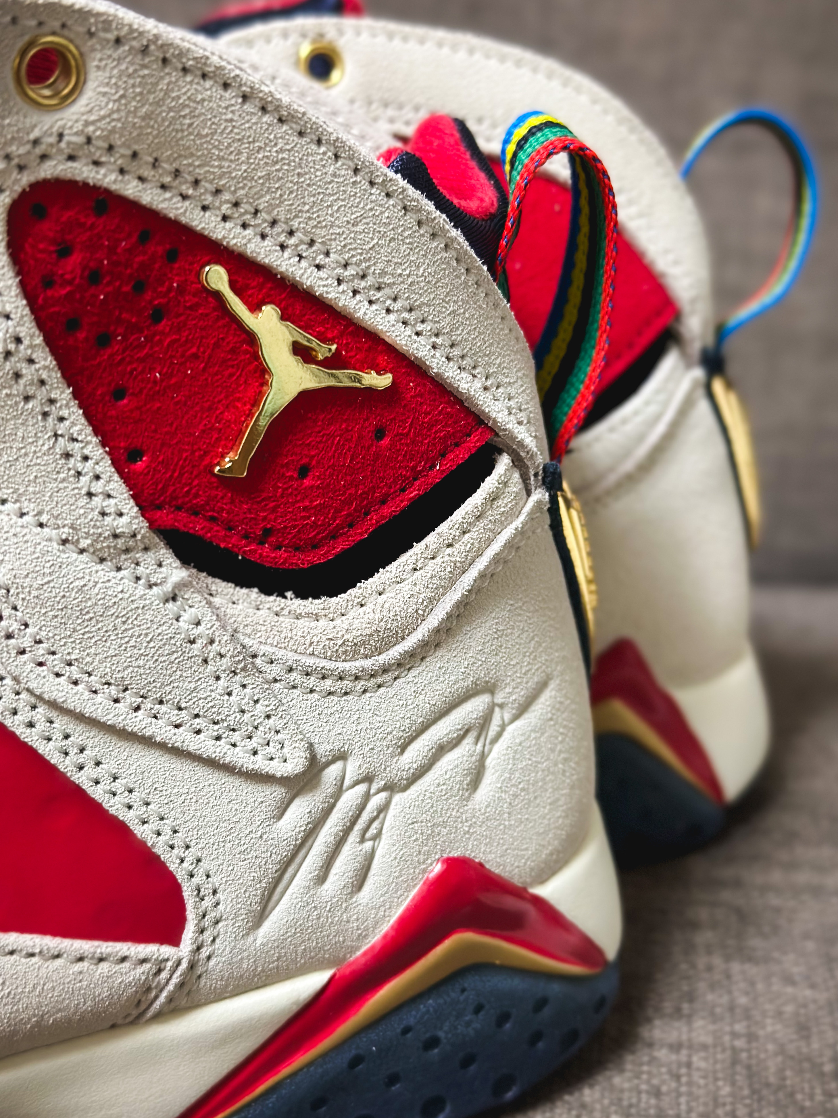 Jordan 7 x Trophy Room Retro SP True Red and Obsidian 착용 스타일 - 2