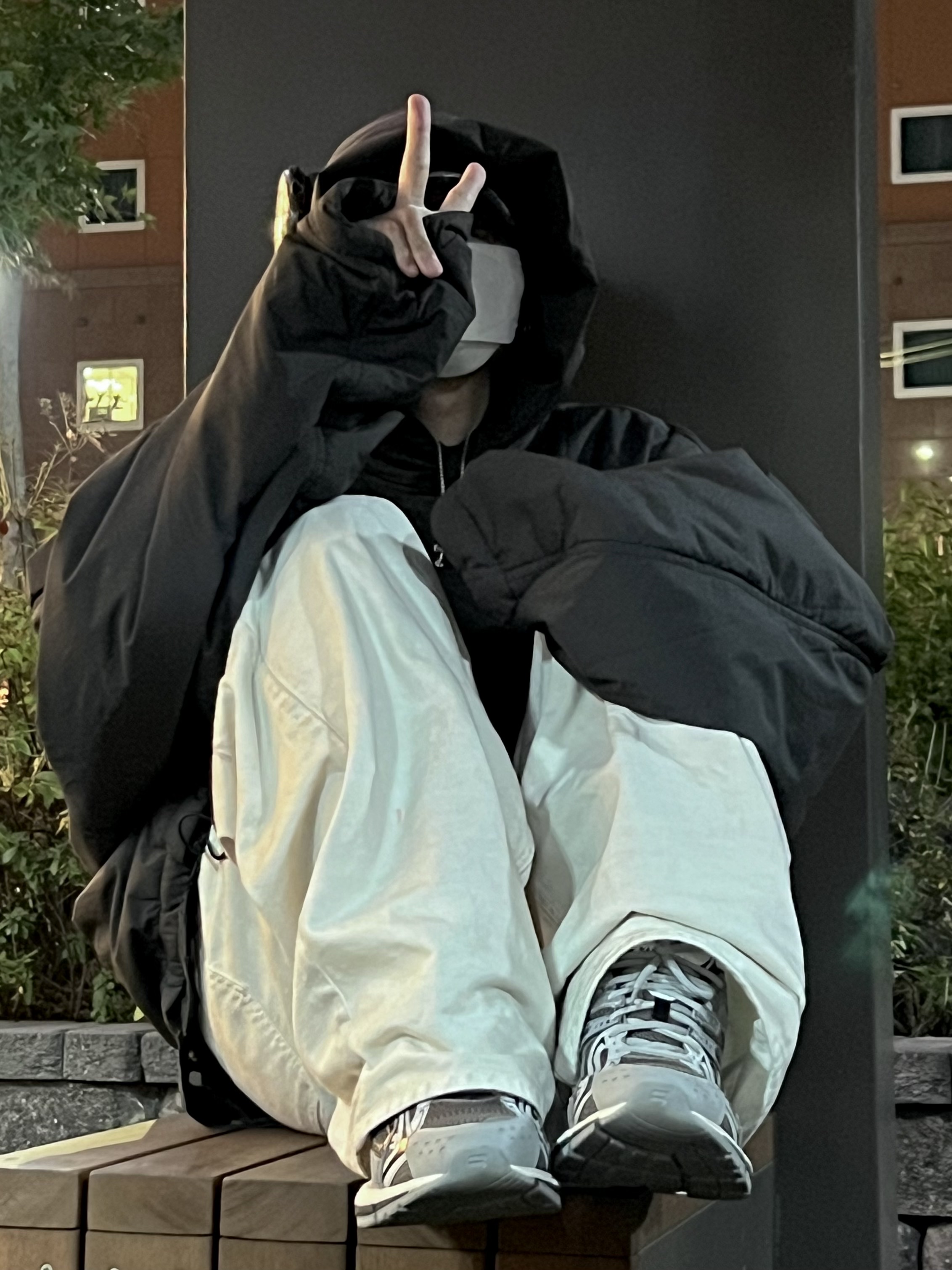 Apple AirPods Max Lightning Space Gray (Korean Ver.), Balenciaga Large Baggy Jeans Cream 착용 스타일 - 3