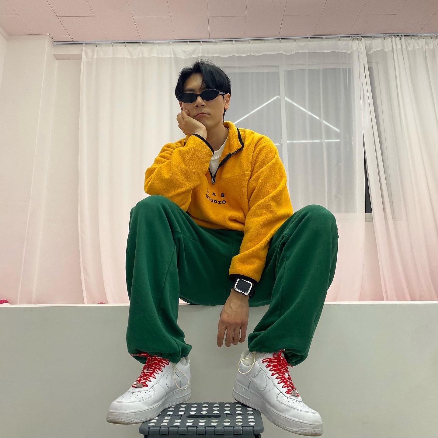 Nike x Supreme Air Force 1 Low White 착용 스타일 - 2