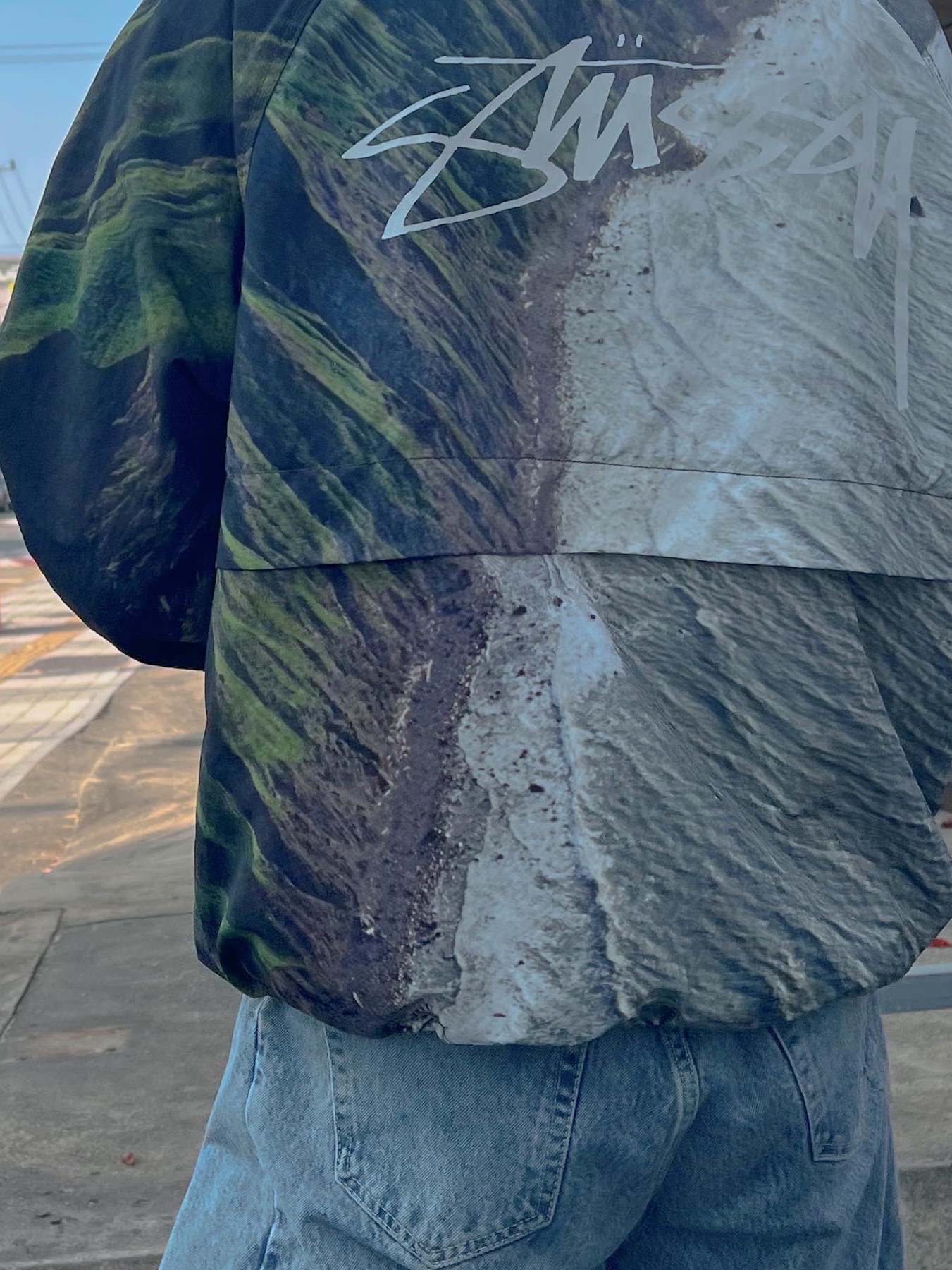 Stussy Coastline Beach Shell Jacket Multi, Adidas Yeezy Foam RNNR Sand 착용 스타일 - 3