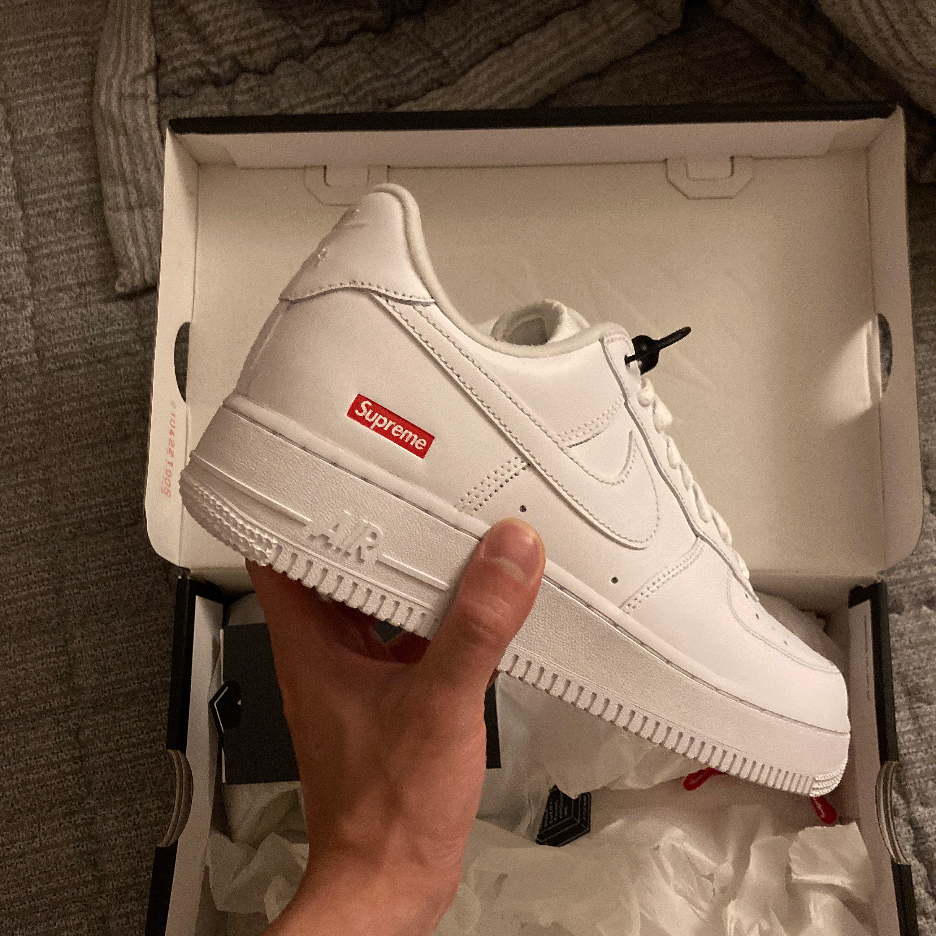 Nike x Supreme Air Force 1 Low White 착용 스타일