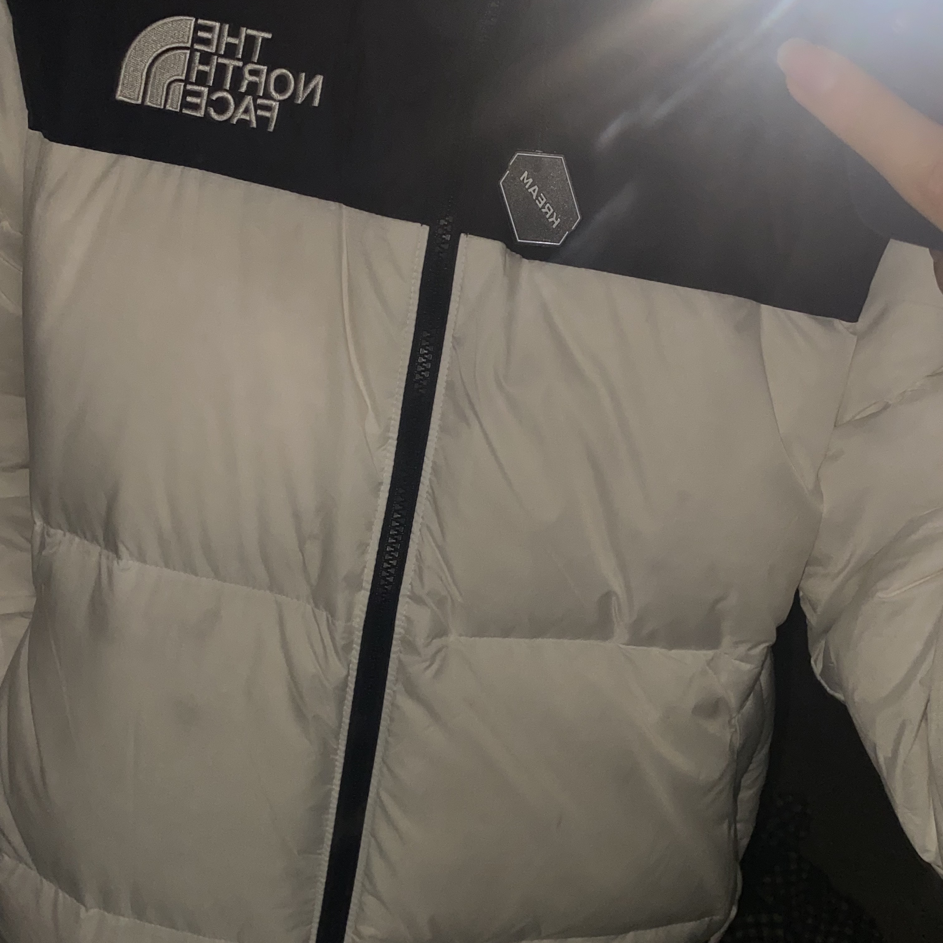 The North Face 1996 Eco Nuptse Jacket White 착용 스타일 - 1
