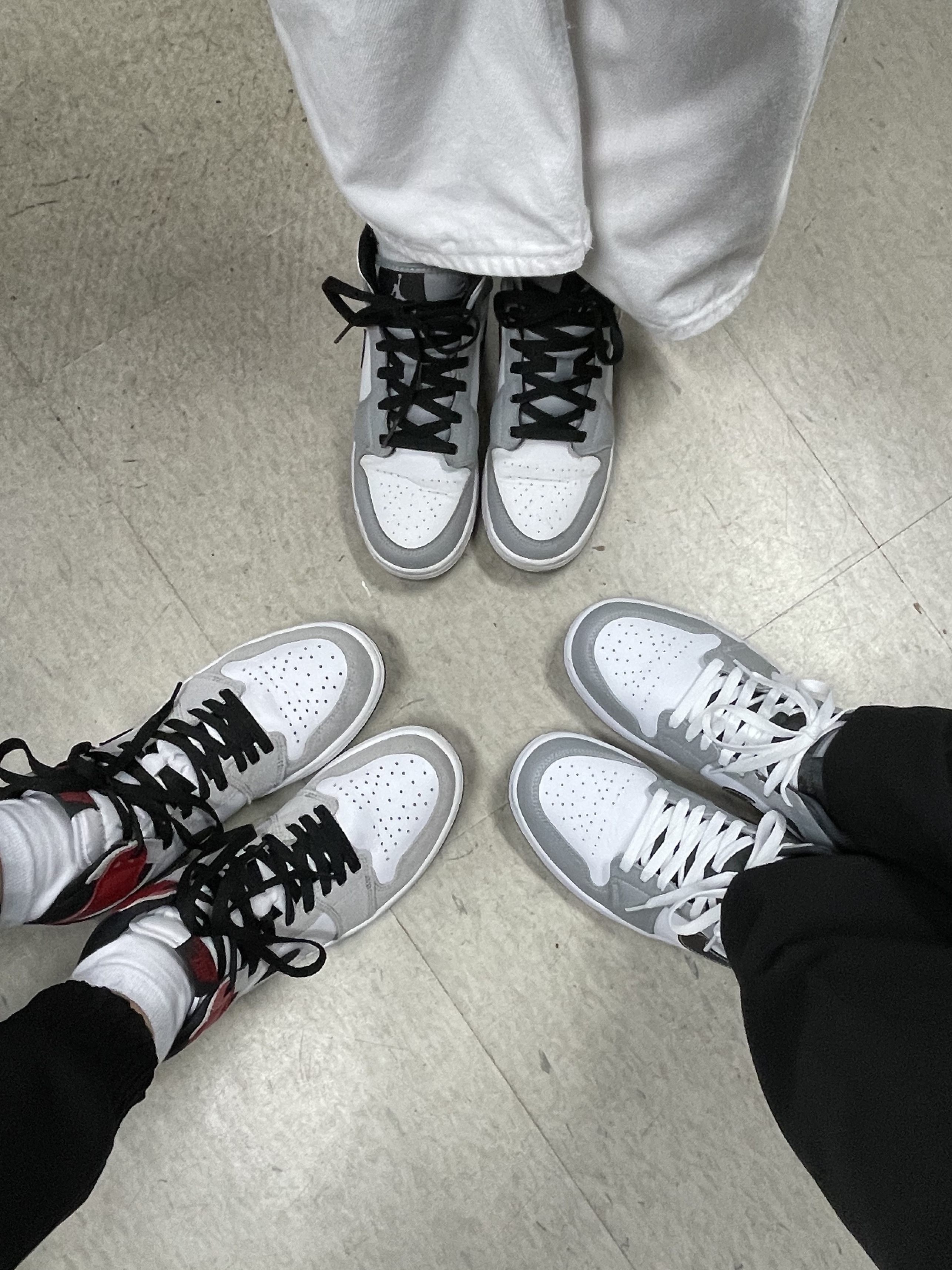 (GS) Jordan 1 Mid Light Smoke Grey, Jordan 1 Mid Light Smoke Grey Anthracite 착용 스타일 - 5