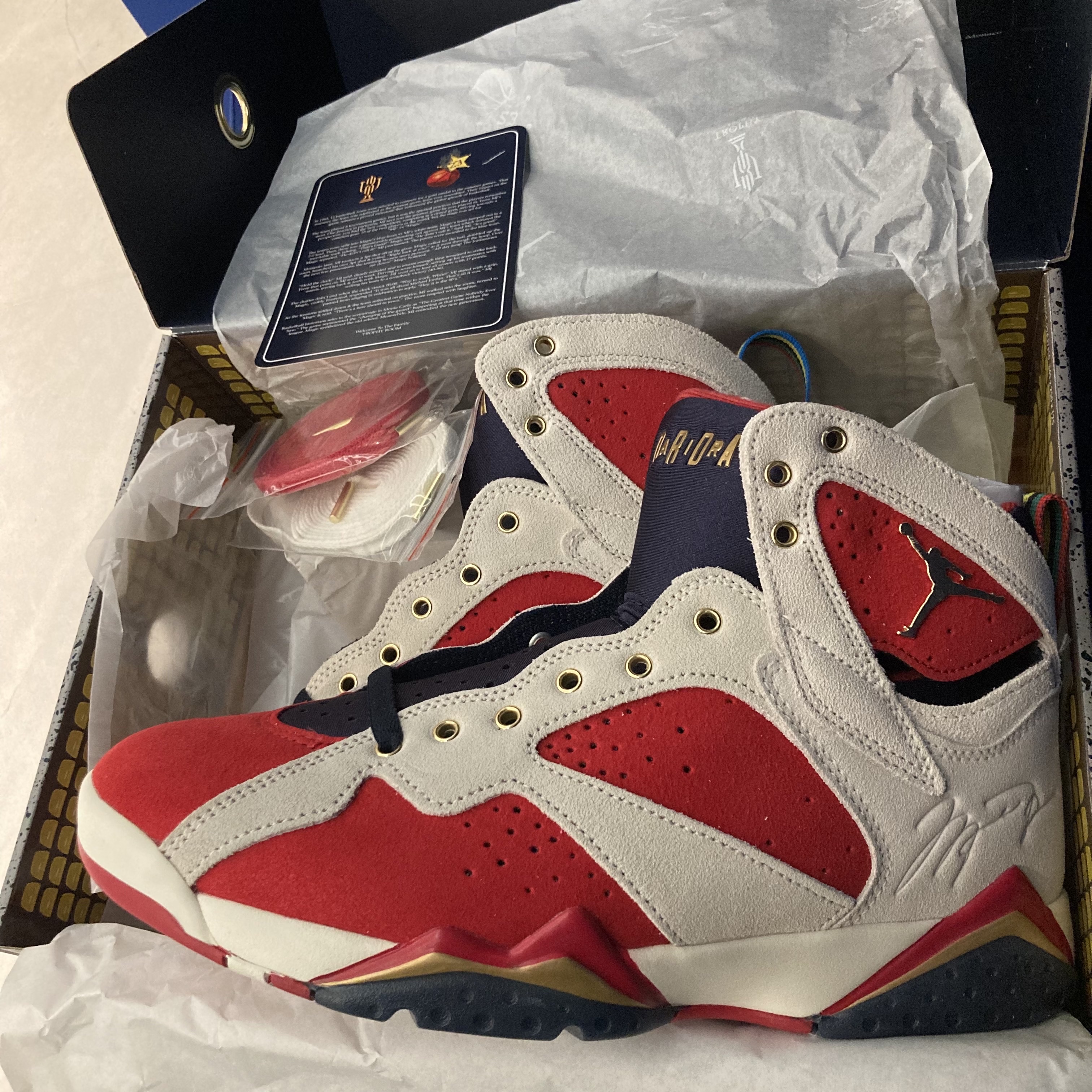 Jordan 7 x Trophy Room Retro SP True Red and Obsidian 착용 스타일 - 1