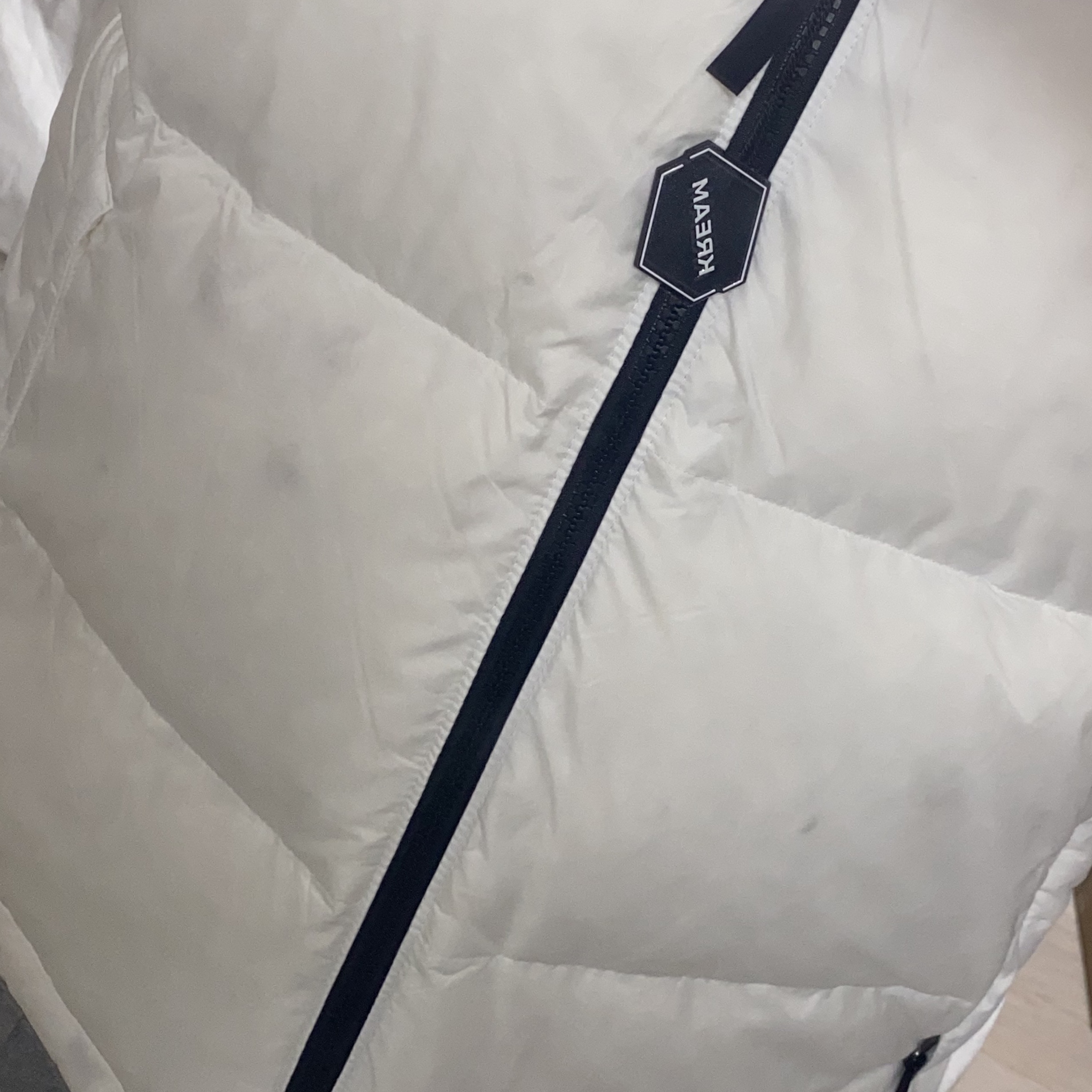 The North Face 1996 Eco Nuptse Jacket White 착용 스타일 - 2