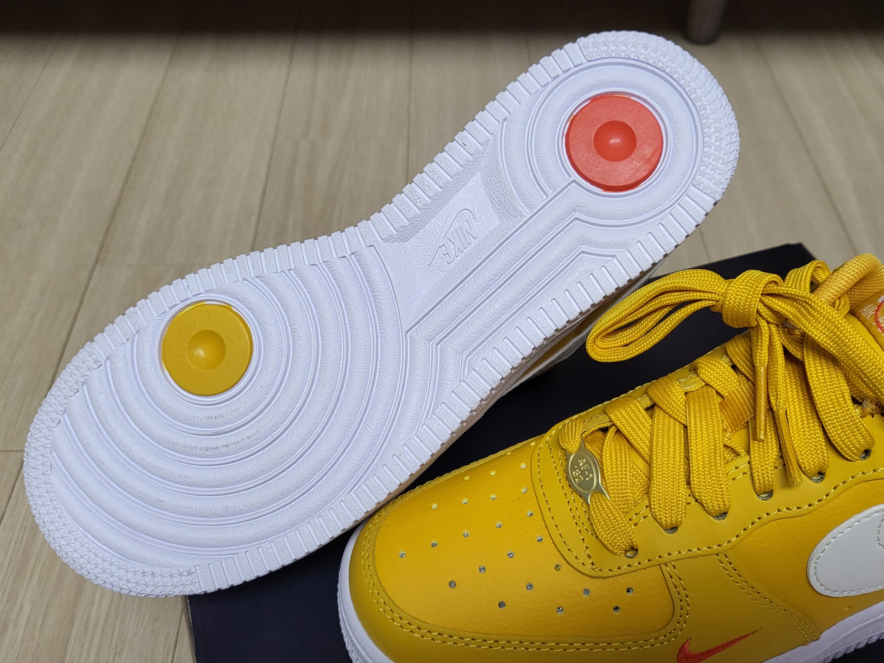 (W) Nike Air Force 1 '07 SE 40th Anniversary Join Forces Yellow Ochre 착용 스타일 - 5
