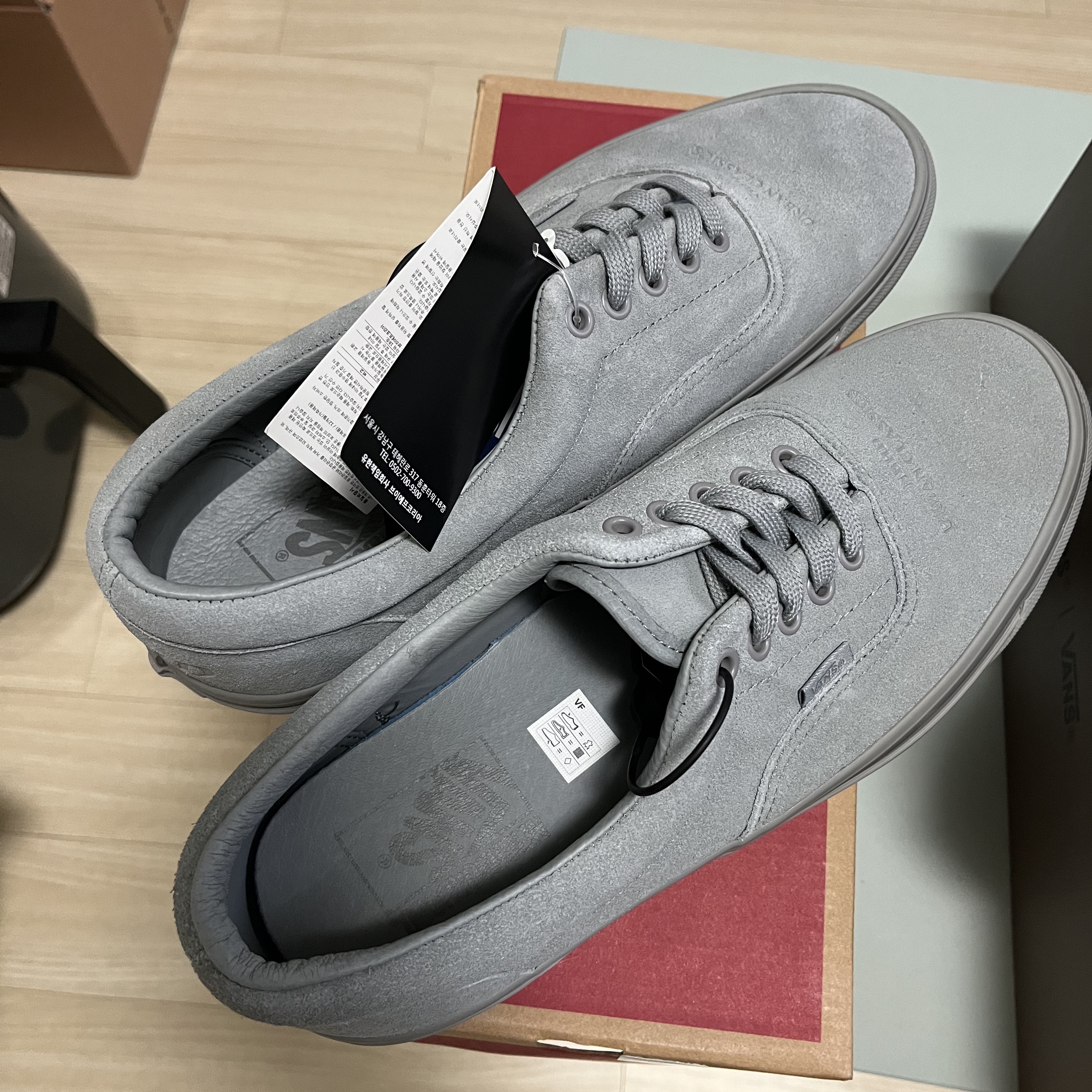 Vans Vault x WTAPS OG Half Cab LX Coyote, Vans x Neighborhood Era 95 DX Grey 착용 스타일 - 2