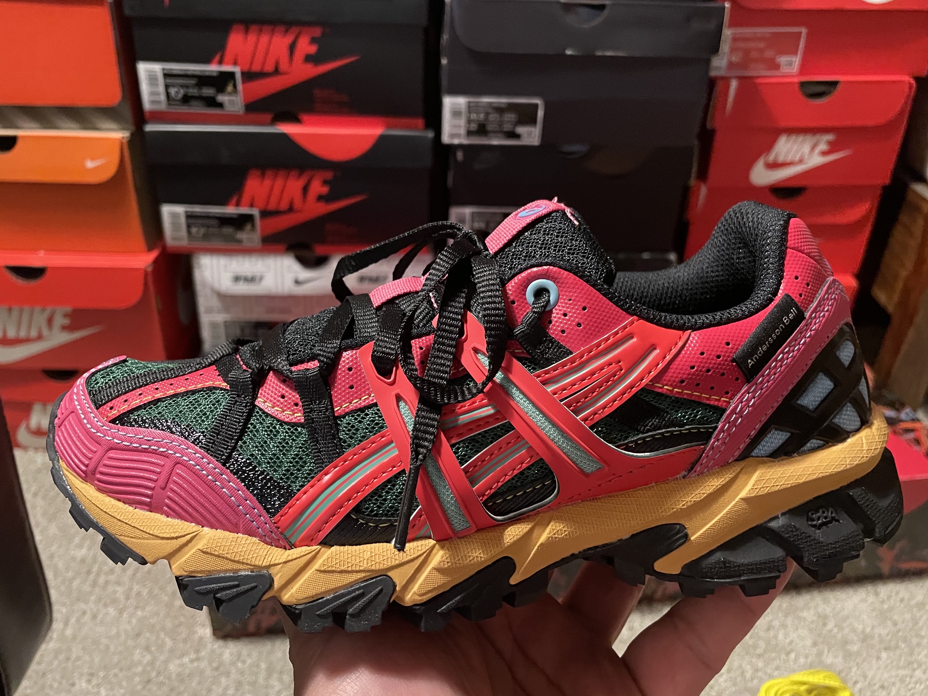 Asics x Andersson Bell Gel-Sonoma 15-50 Black Green, Asics x Andersson Bell Gel-Sonoma 15-50 Bright Rose Evergreen 착용 스타일 - 4