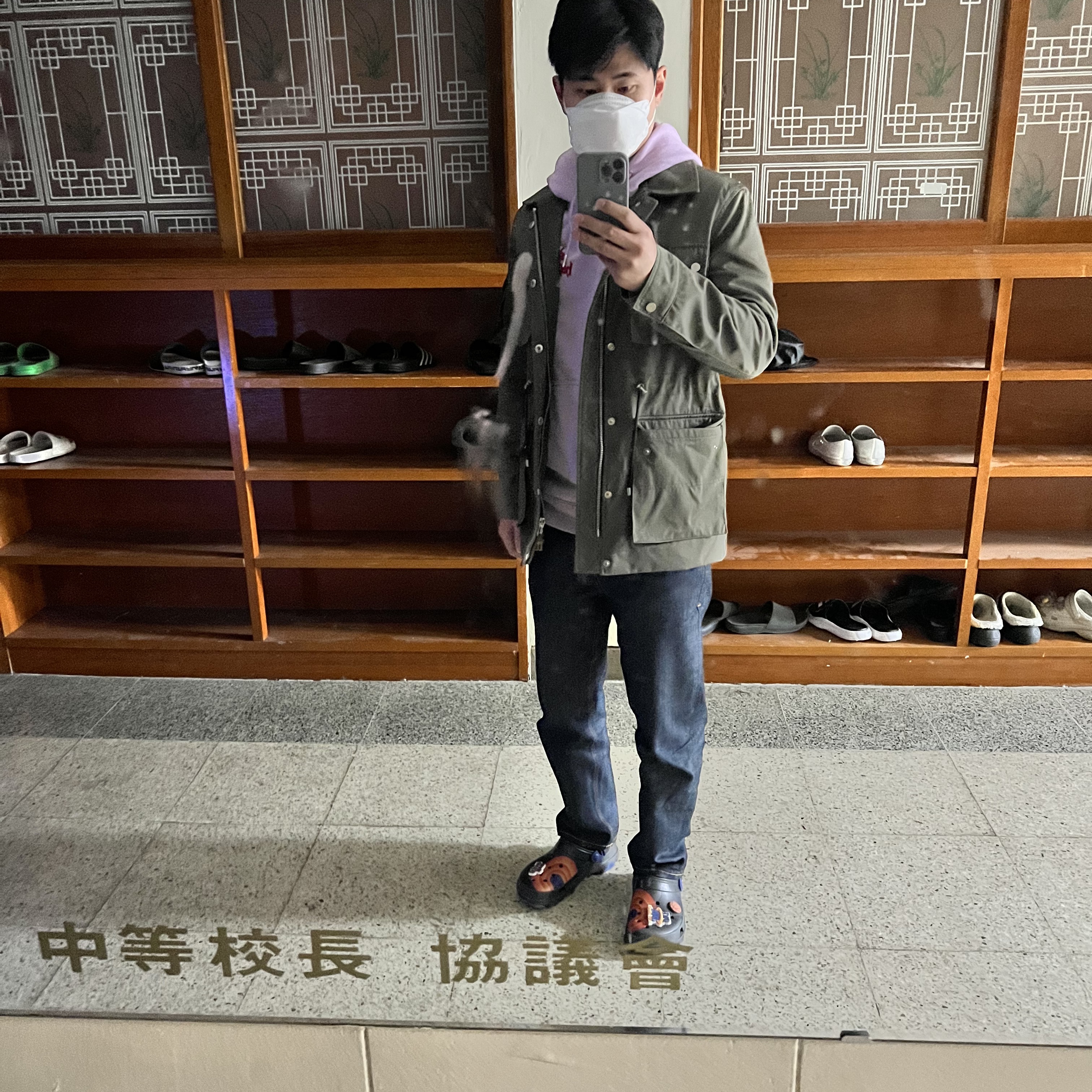 Crocs x Space Jam 2 Classic Clog Black 착용 스타일