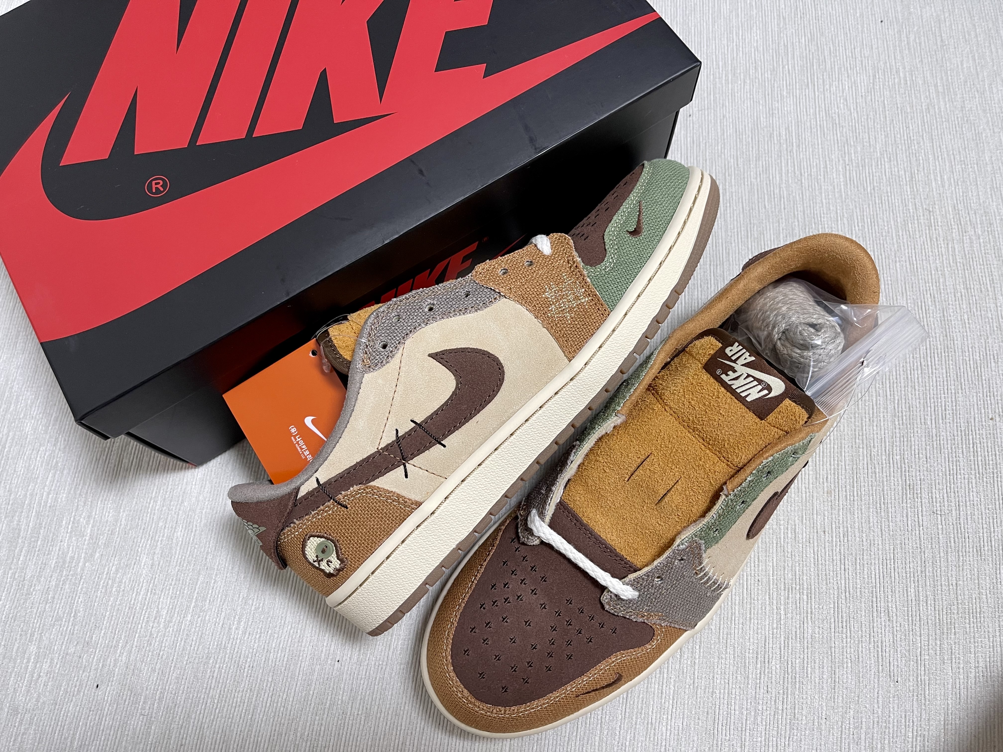 Jordan 1 x Zion Williamson Retro Low OG Flax and Oil Green 착용 스타일 - 2