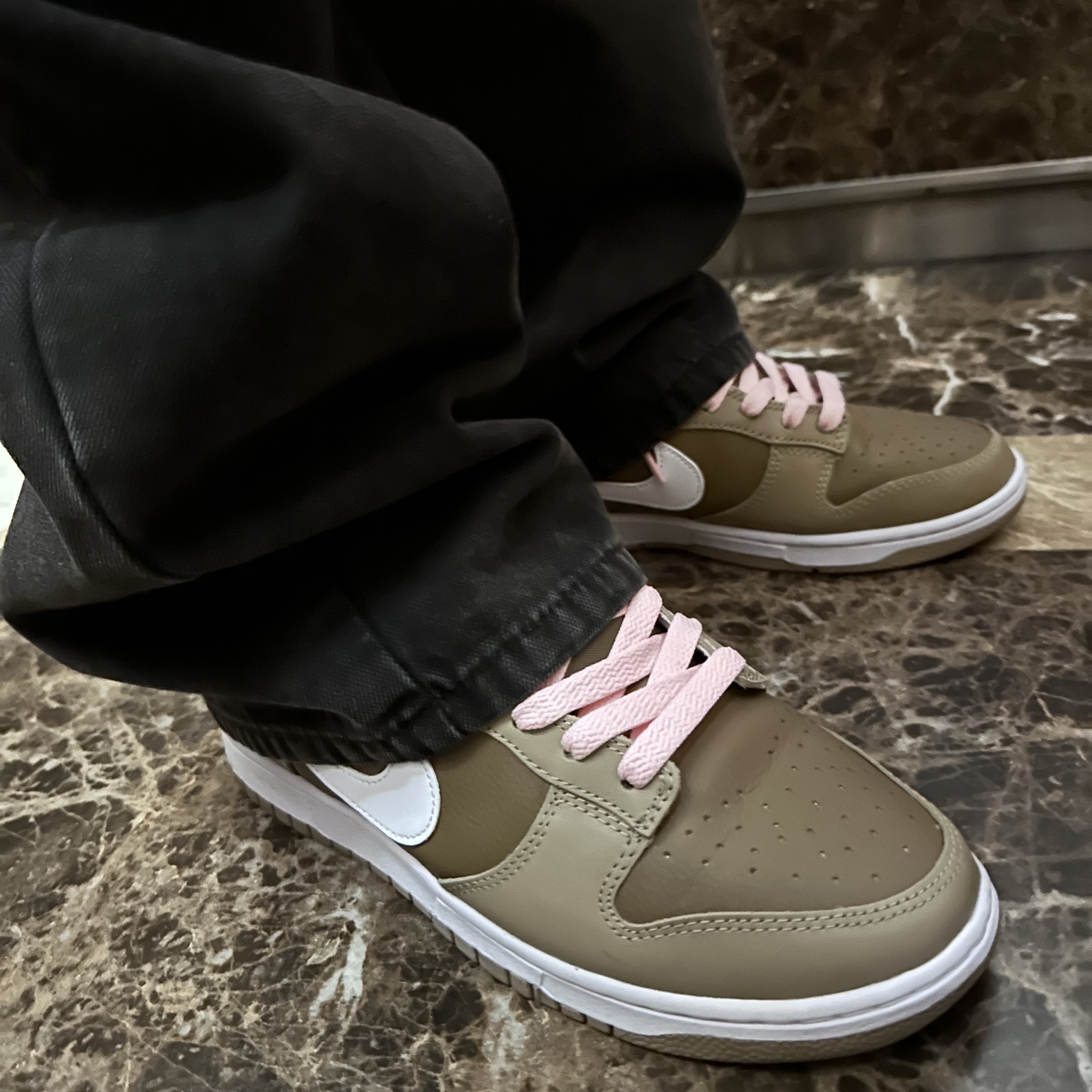 Nike Dunk Low Retro Khaki Hazel Rush, Stussy Washed Canvas Big OL' Jean Black 착용 스타일 - 3