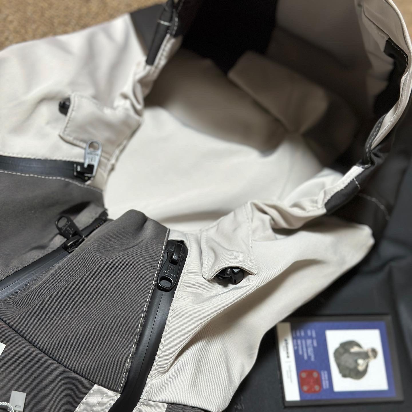 Undermycar Kame Multi Zip Turtle Shell Parka Driftwood - 22FW 착용 스타일 - 3
