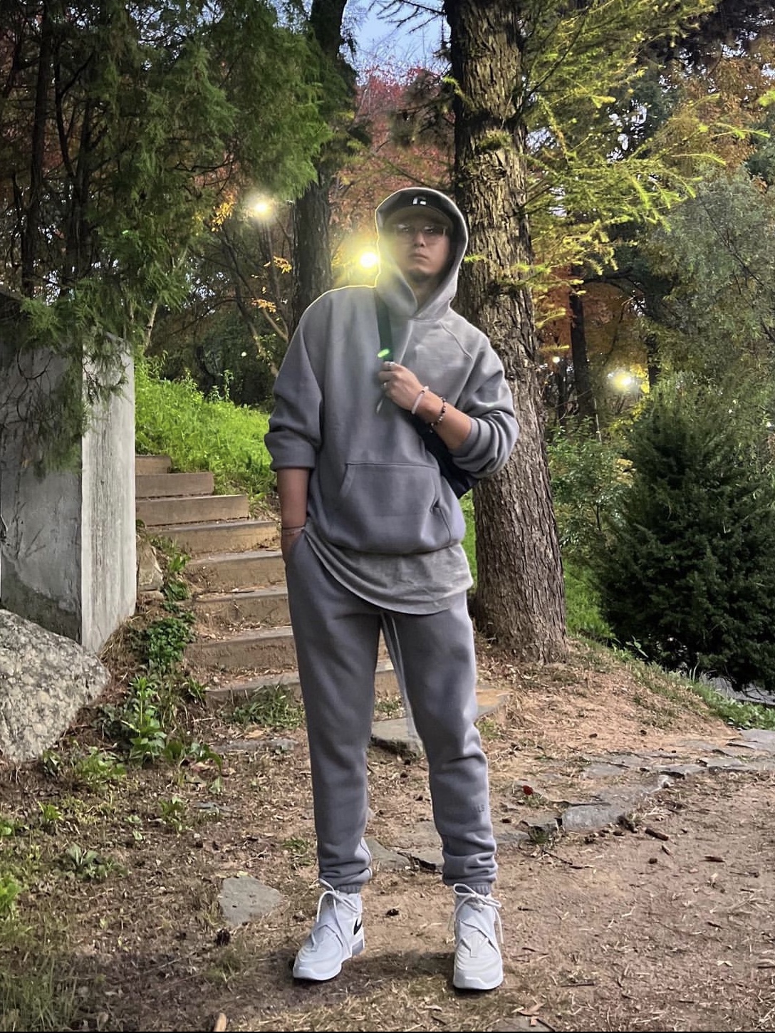 Essentials Sweatpants Pebble - Nordstrom Exclusive, Essentials Pullover Hoodie Pebble - Nordstrom Exclusive 착용 스타일