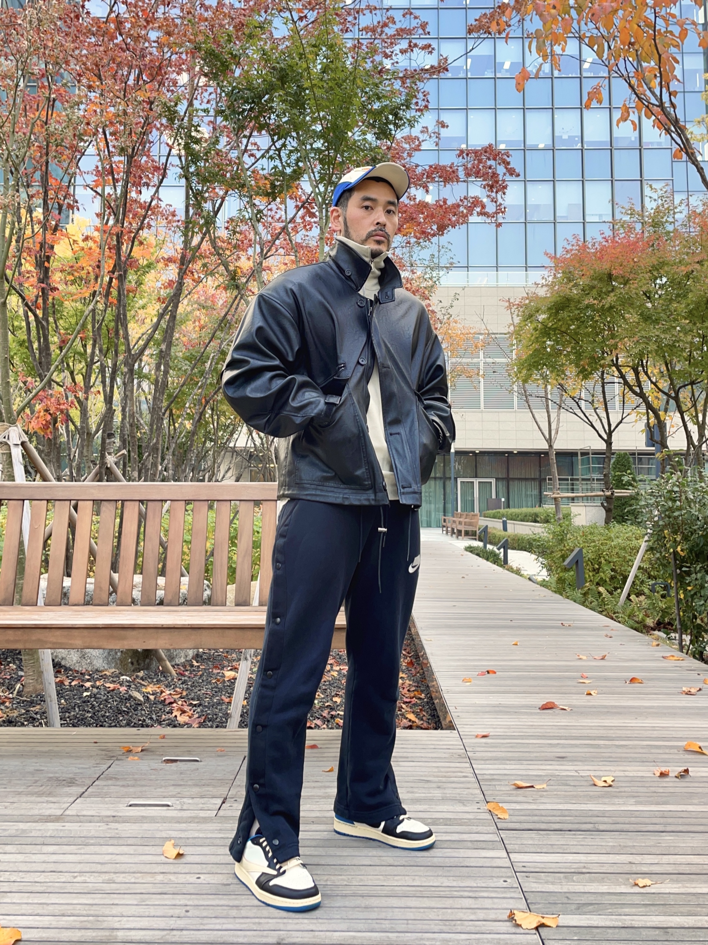 Jordan 1 x Travis Scott x Fragment Retro Low OG SP Military Blue, Diesel C-Pavel Logo Patches Baseball Cap White 착용 스타일 - 4