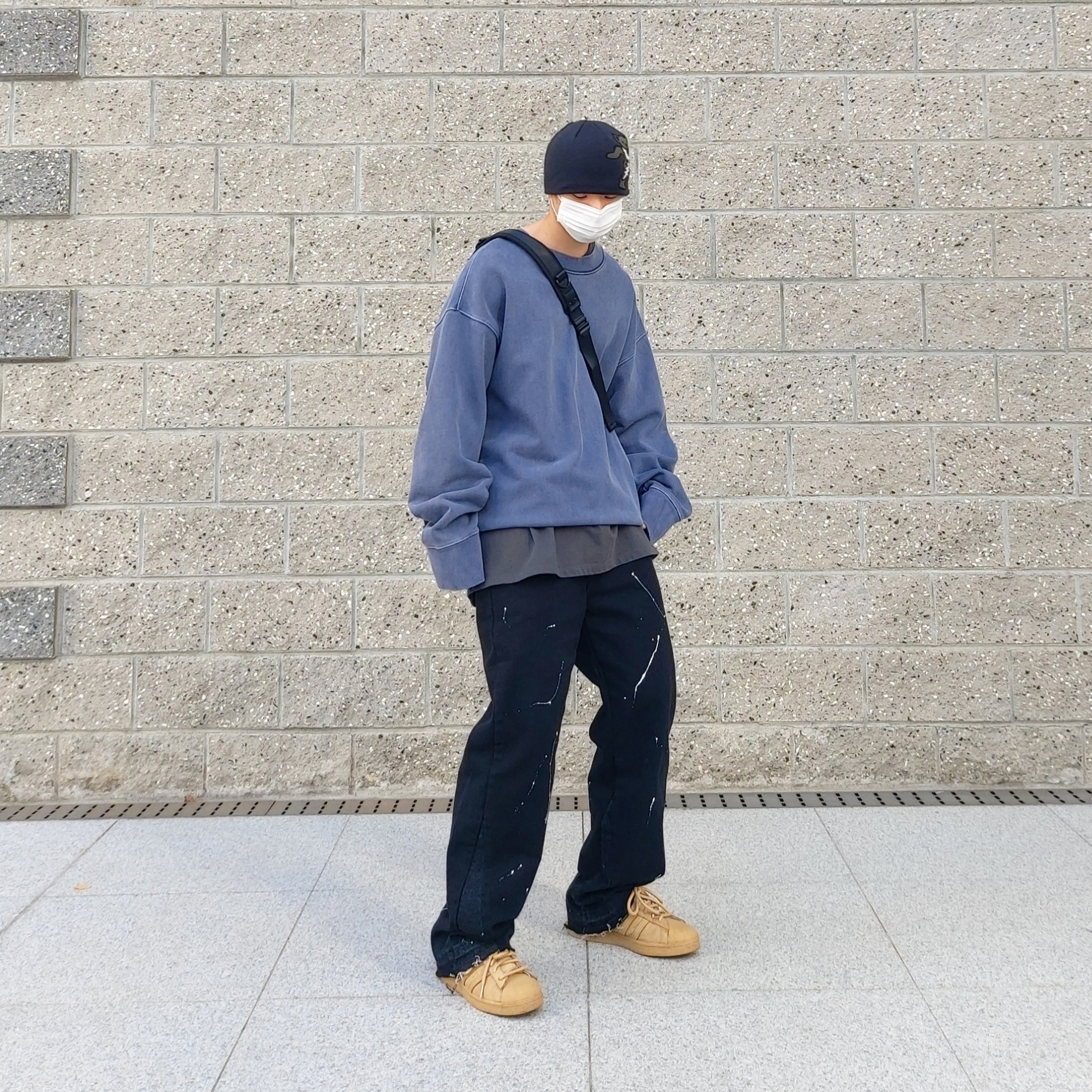 Adidas Superstar Golden Beige 착용 스타일 - 2