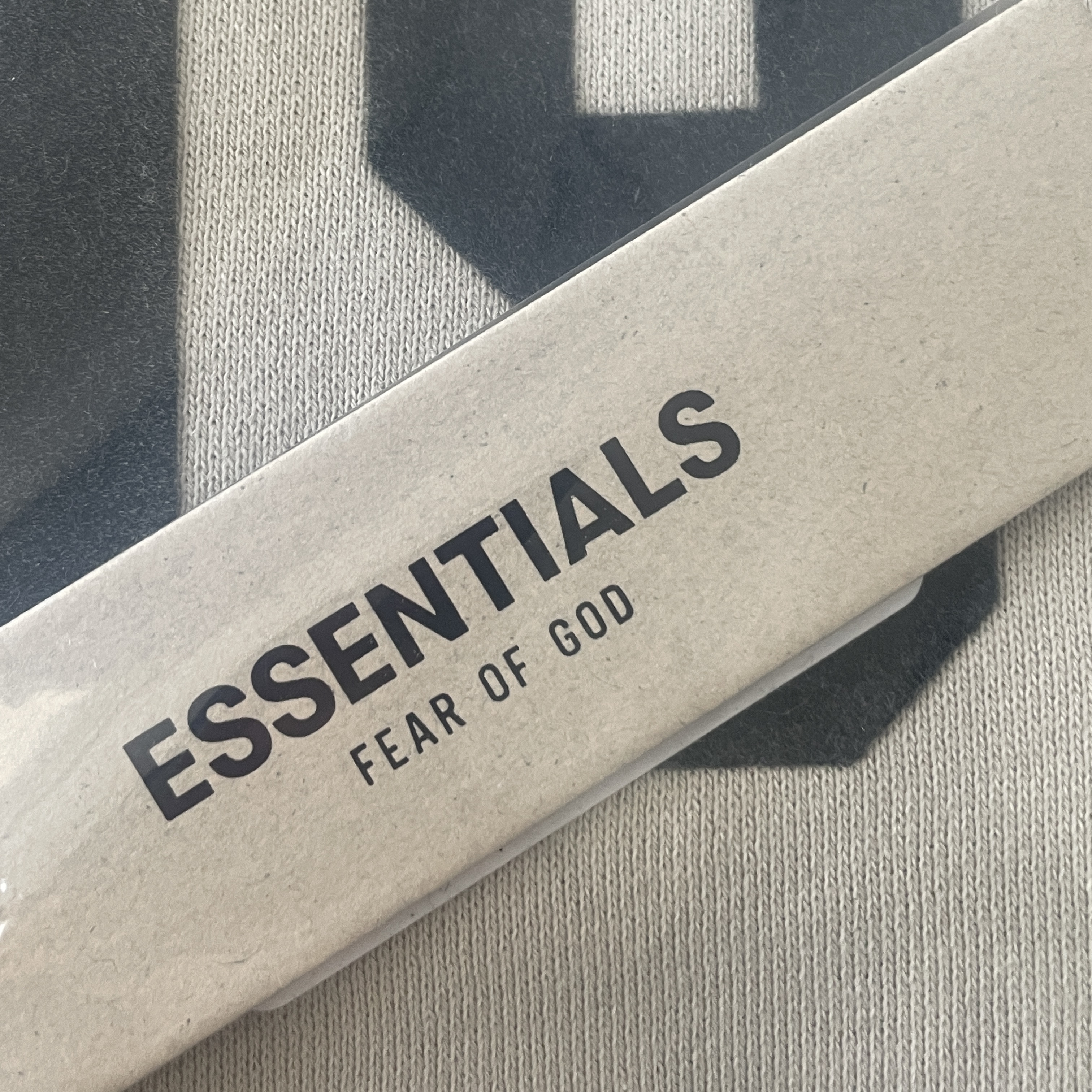 Essentials 1977 Crewneck Sweatshirt Wheat - 22SS 착용 스타일