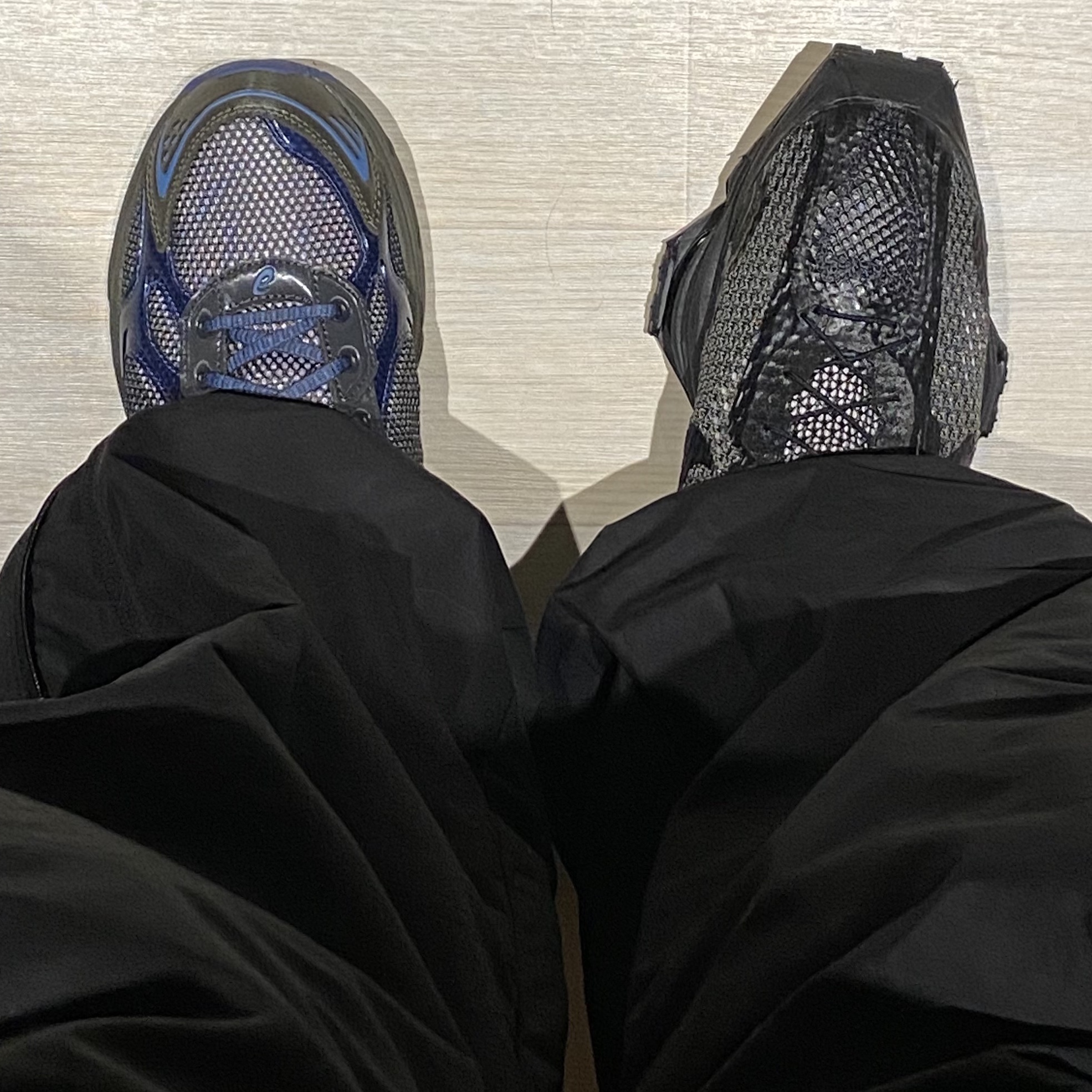 Nike x Matthew M Williams Zoom 004 Triple Black, Asics UB4-S Gel-1130 Graphite Grey 착용 스타일 - 3
