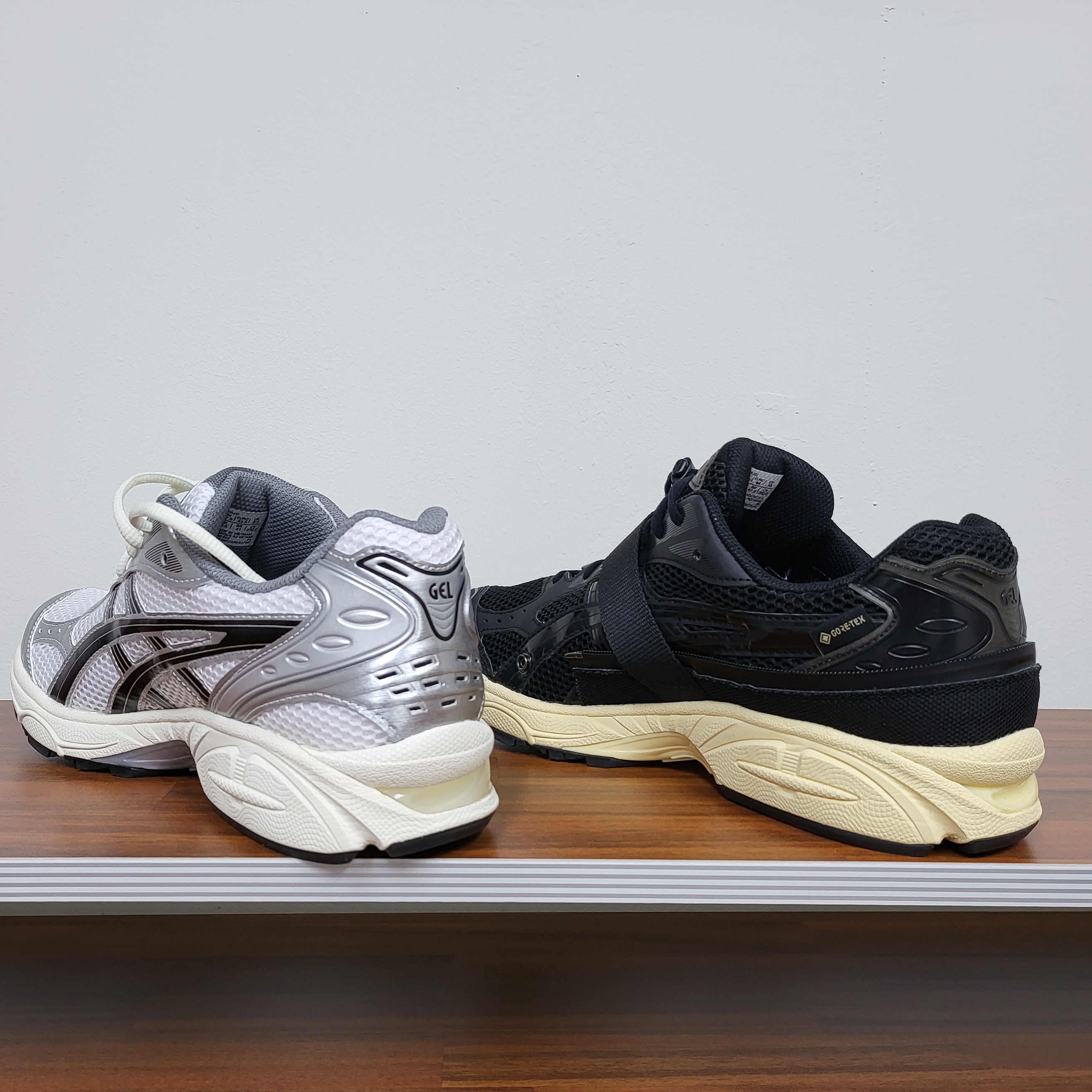 Asics x JJJJound Gel-Kayano 14 Silver Black, Asics x Beams Gel-Kayano 14 Gore-Tex Black 착용 스타일 - 2