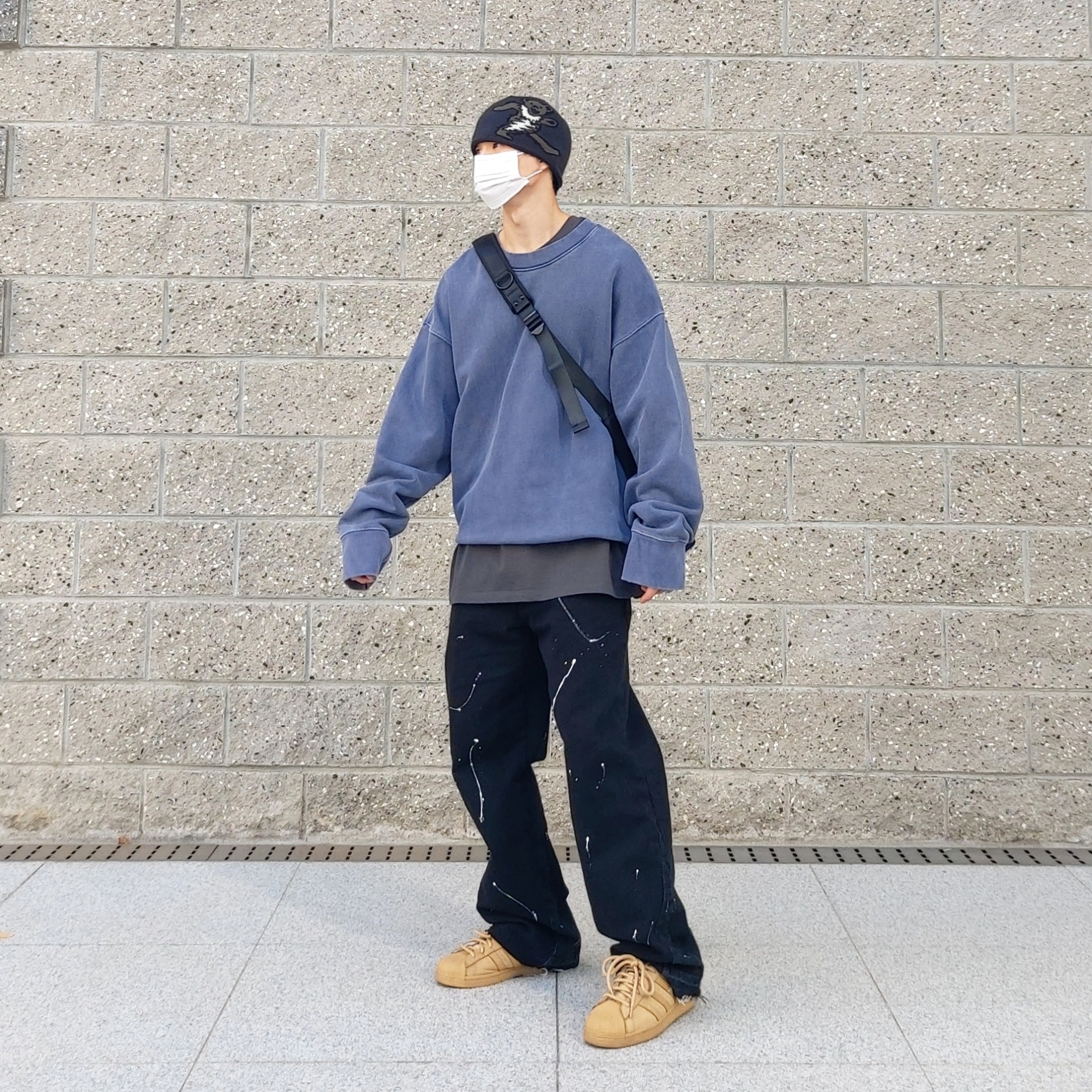 Adidas Superstar Golden Beige 착용 스타일 - 3