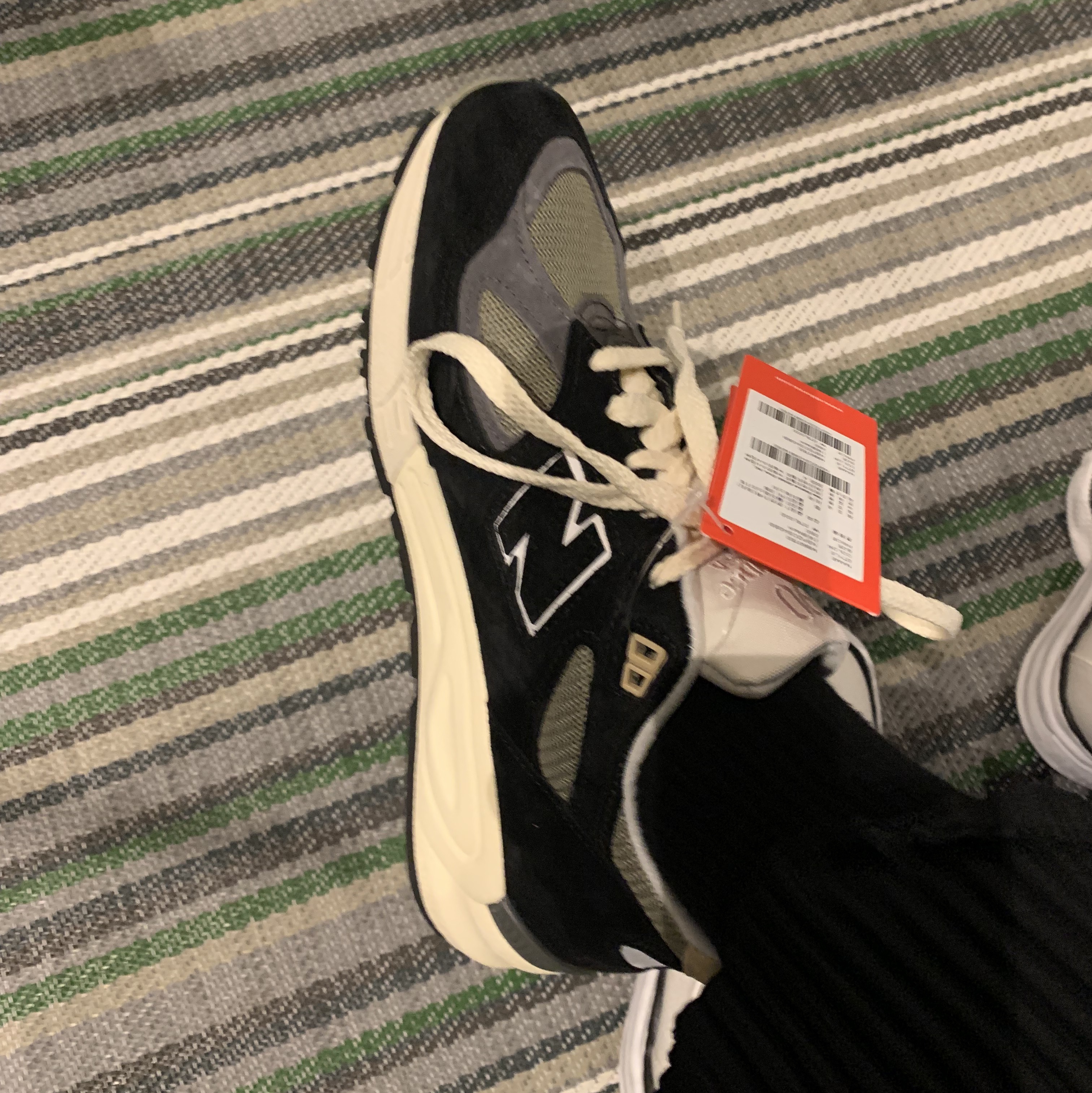 New Balance 990v2 Made in USA Black True camo 착용 스타일