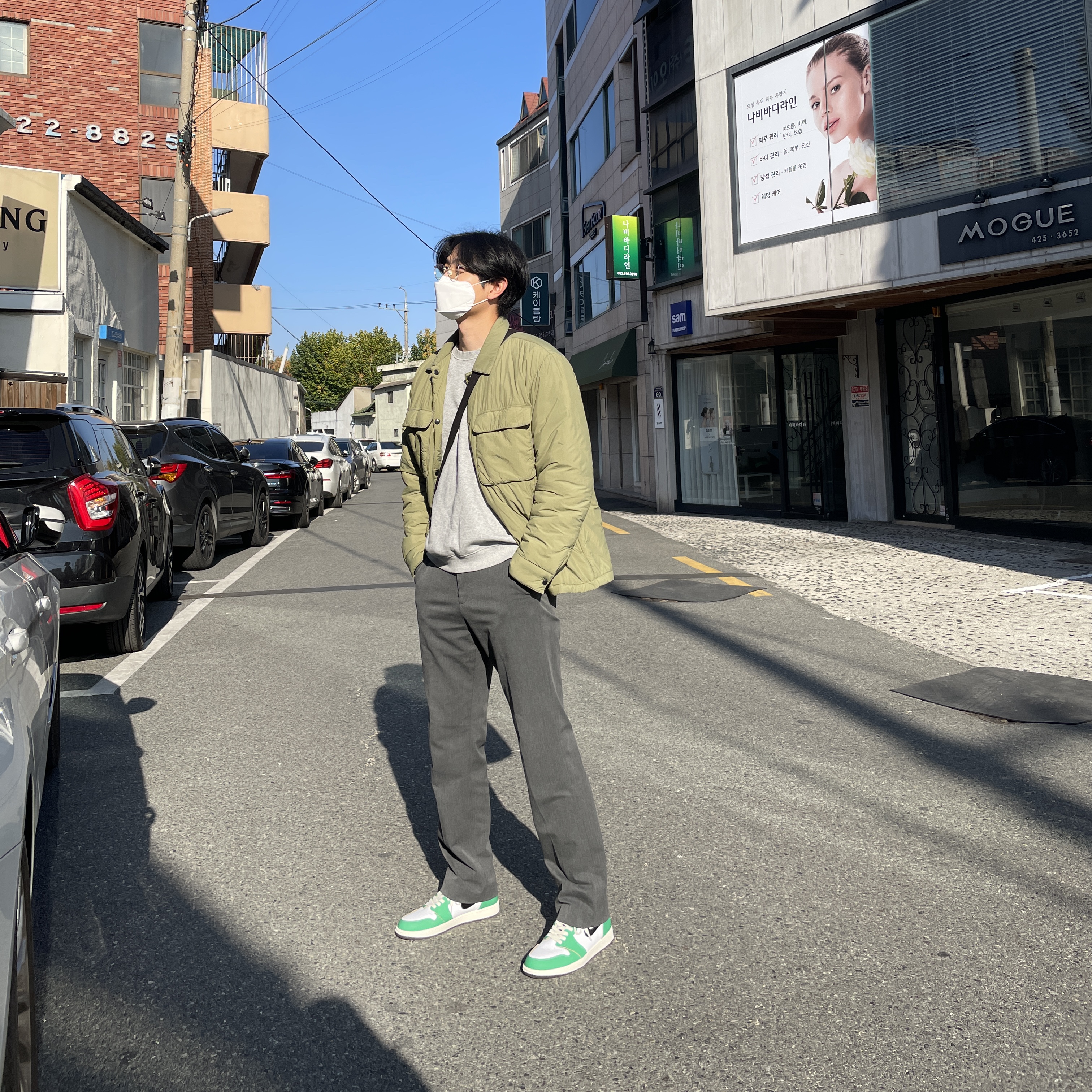 (W) Jordan 1 Retro High OG Lucky Green, Stussy Canvas Side Pouch Washed Black 착용 스타일