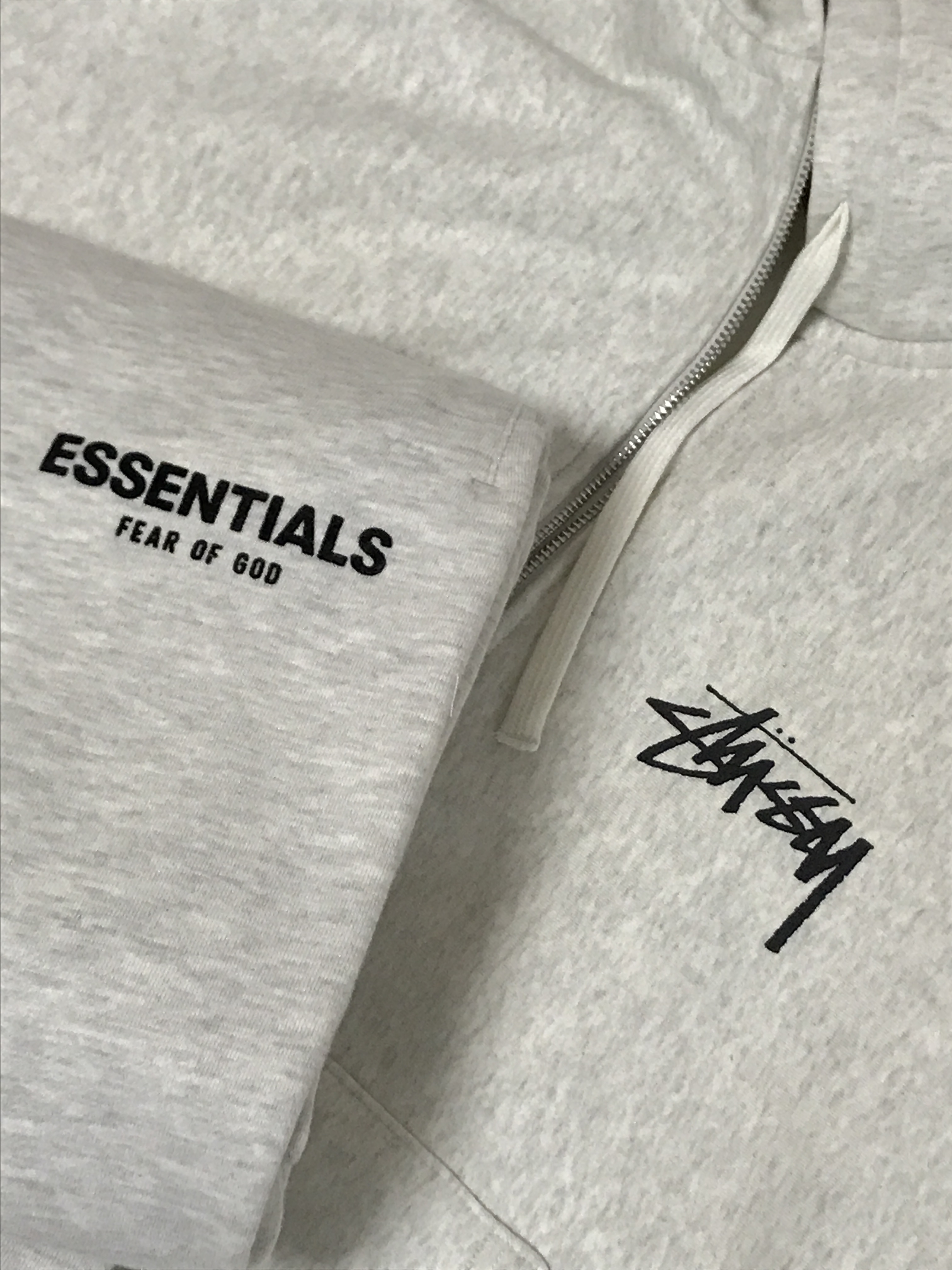 Essentials The Core Collection Relaxed Sweatpants Light Oatmeal, Stussy Club Crown Zip Hoodie Ash Heather 착용 스타일 - 2