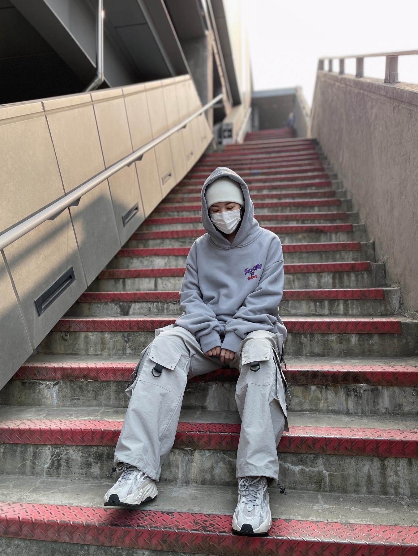 Nike x Stussy NRG Cuffed Beanie Summit White, Adidas Yeezy Boost 700 V2 Static 2022 착용 스타일 - 2
