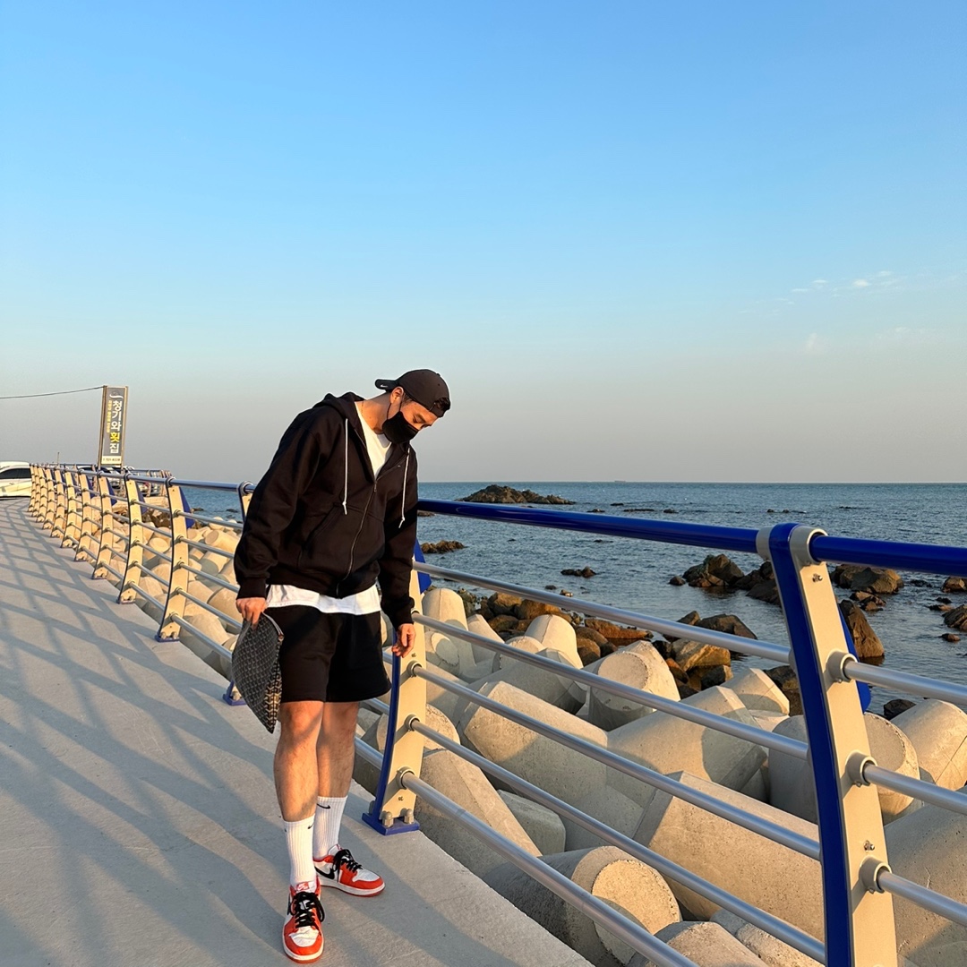 Nike NRG Solo Swoosh Full Zip Hoodie Black - Asia, Nike NRG Solo Swoosh Fleece Shorts Black - Asia 착용 스타일