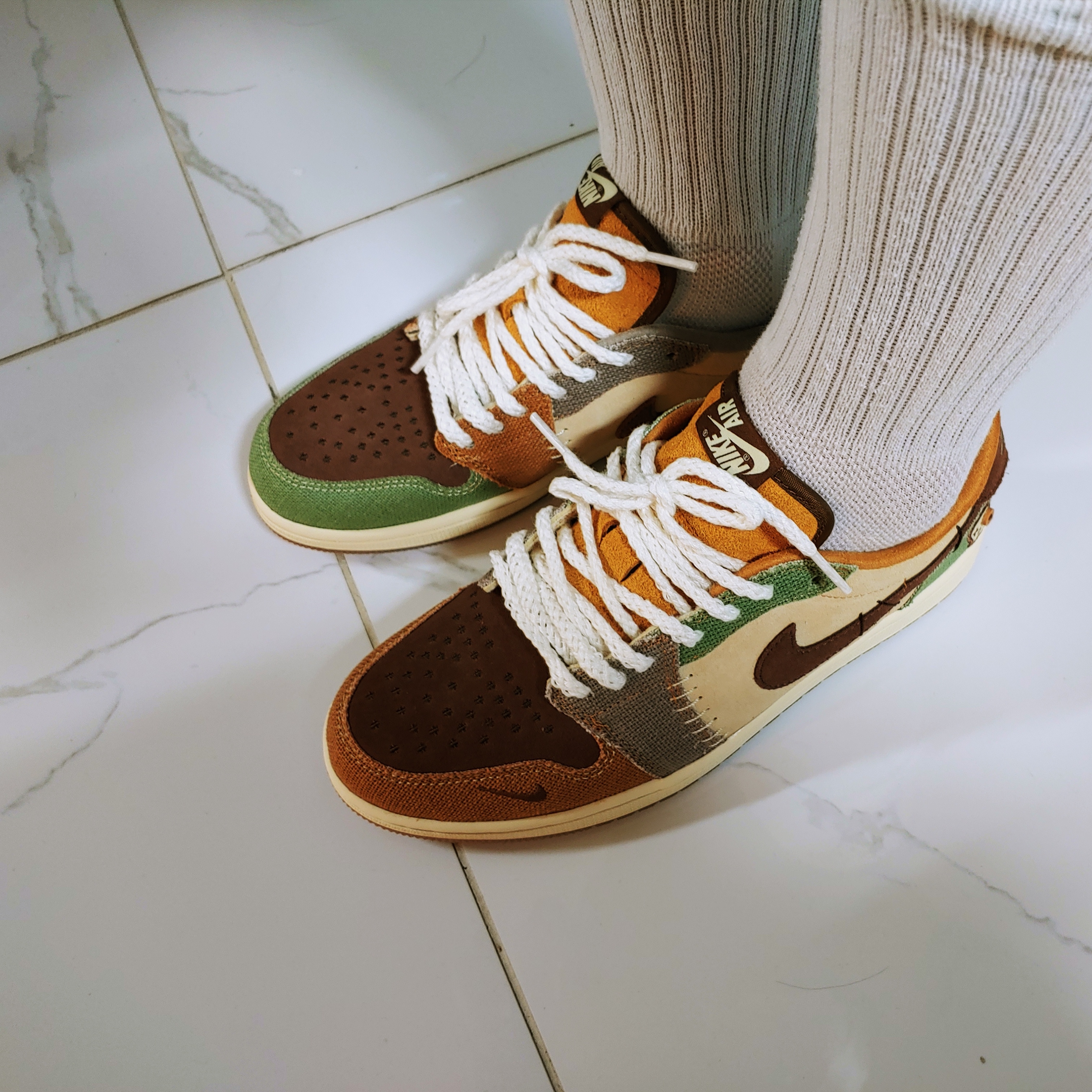 Jordan 1 x Zion Williamson Retro Low OG Flax and Oil Green 착용 스타일