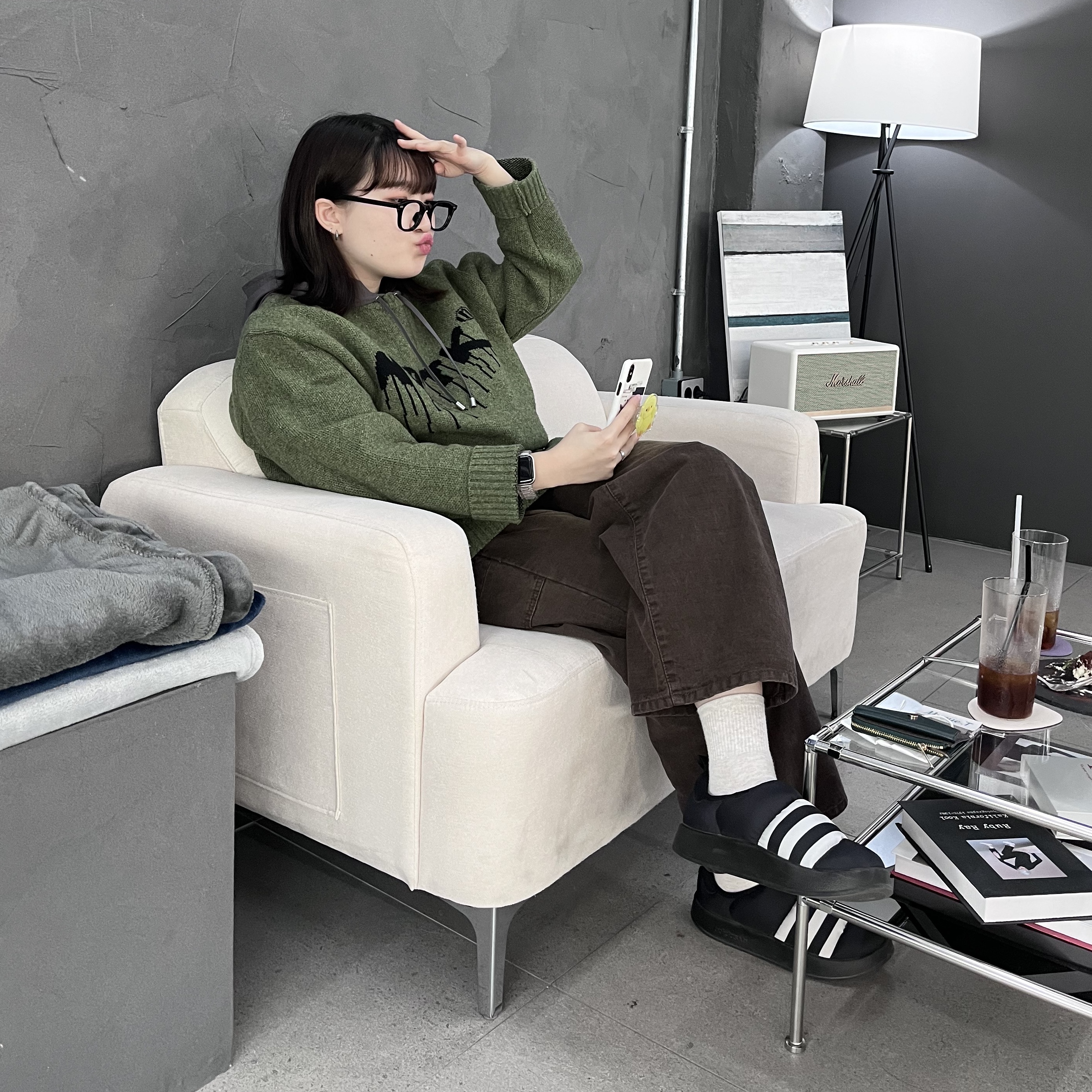 Adidas Puffylette Core Black 착용 스타일