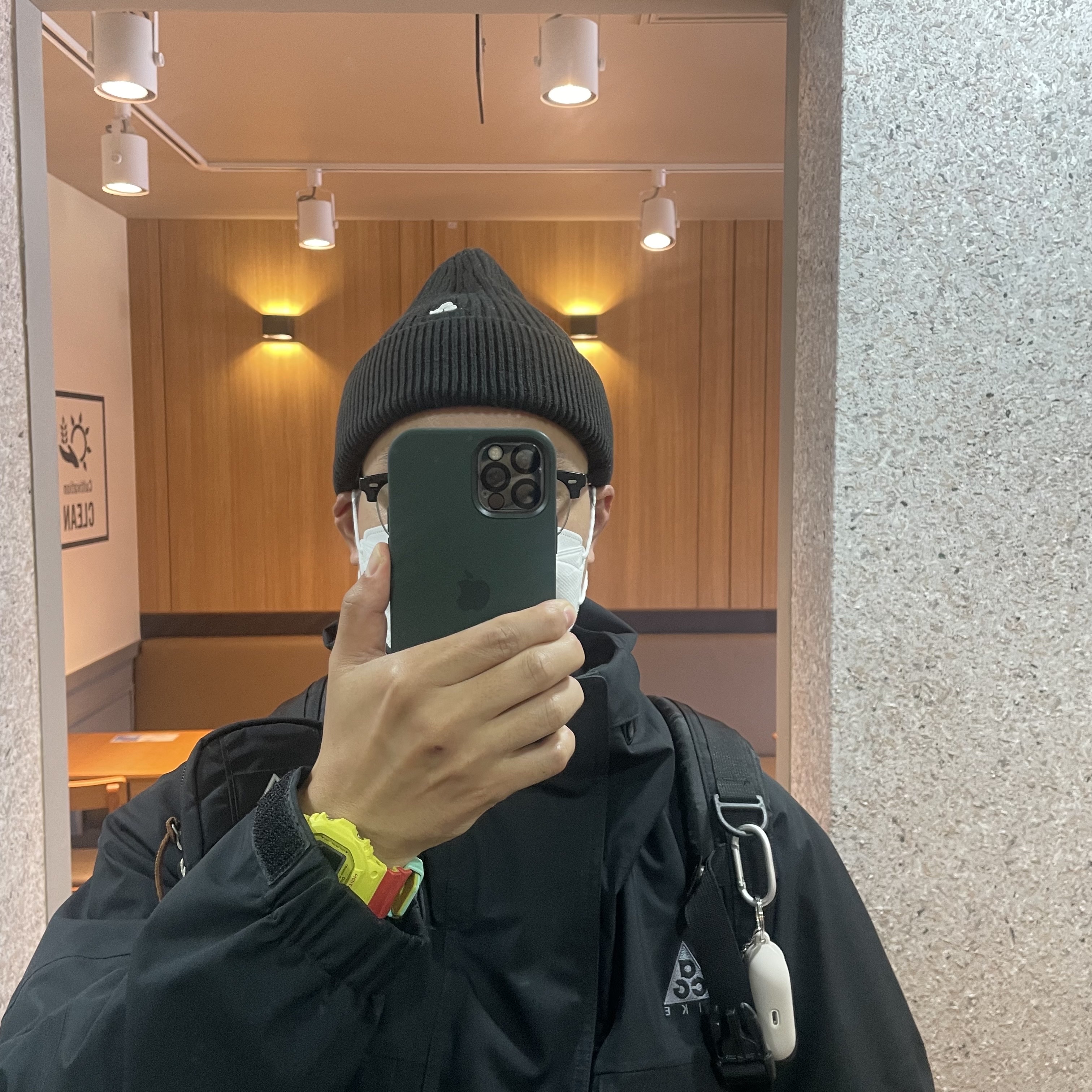 Nike ACG Bucket String Black, Nike ACG Gore-Tex Jacket Black Anthracite 착용 스타일 - 2