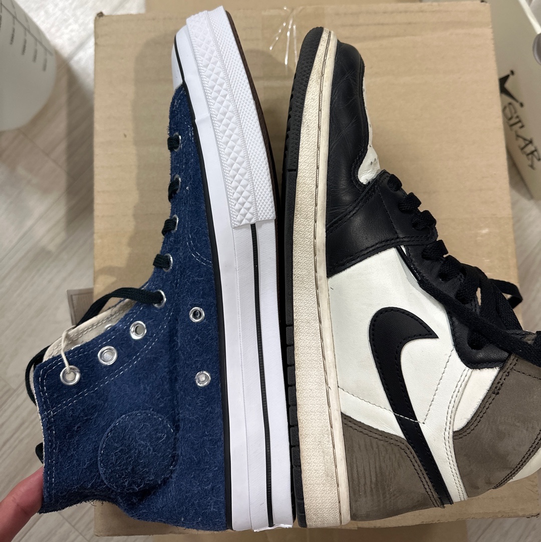 Converse x Stussy Chuck 70 High 8 Ball Navy, Jordan 1 Retro High OG Black Mocha 착용 스타일 - 4