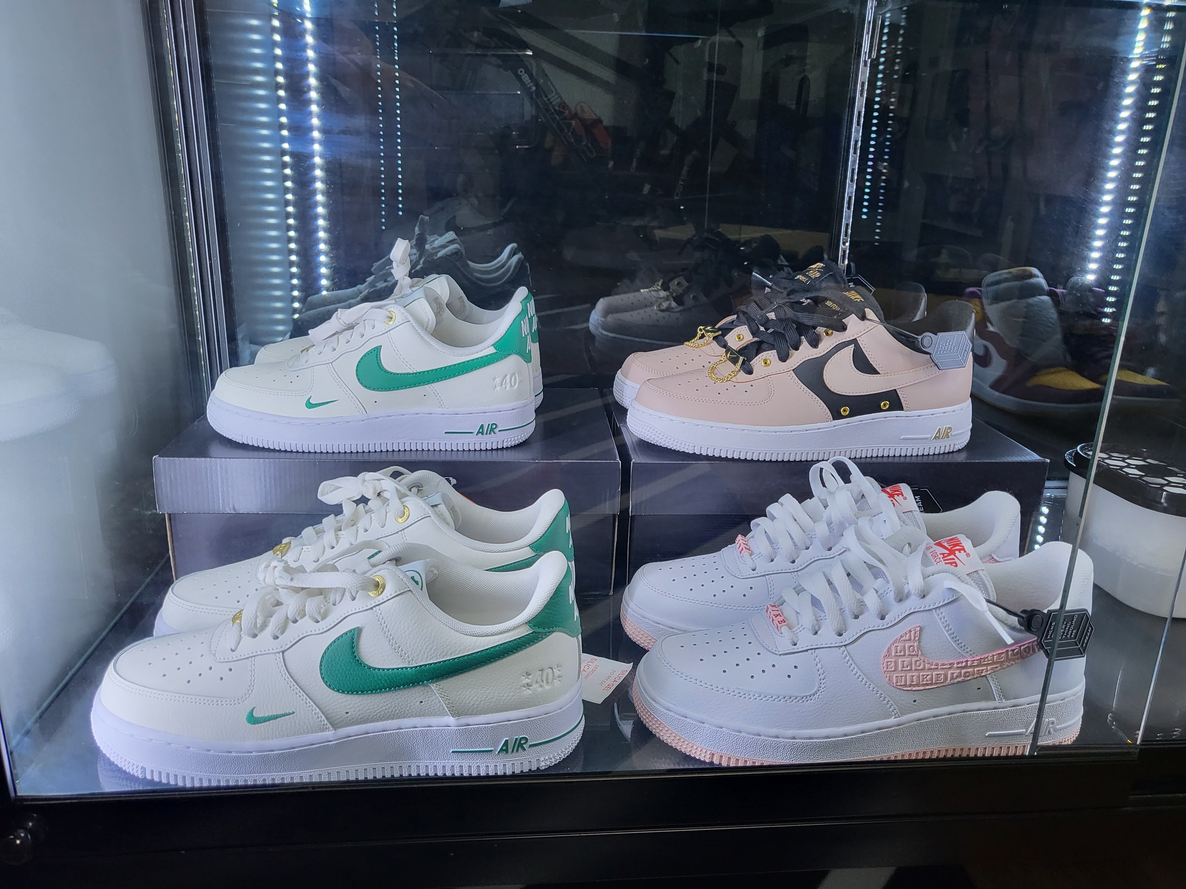 Jordan 1 Retro High OG Heritage, Nike Air Force 1 '07 LV8 40th Anniversary Join Forces Sail Malachite 착용 스타일 - 2