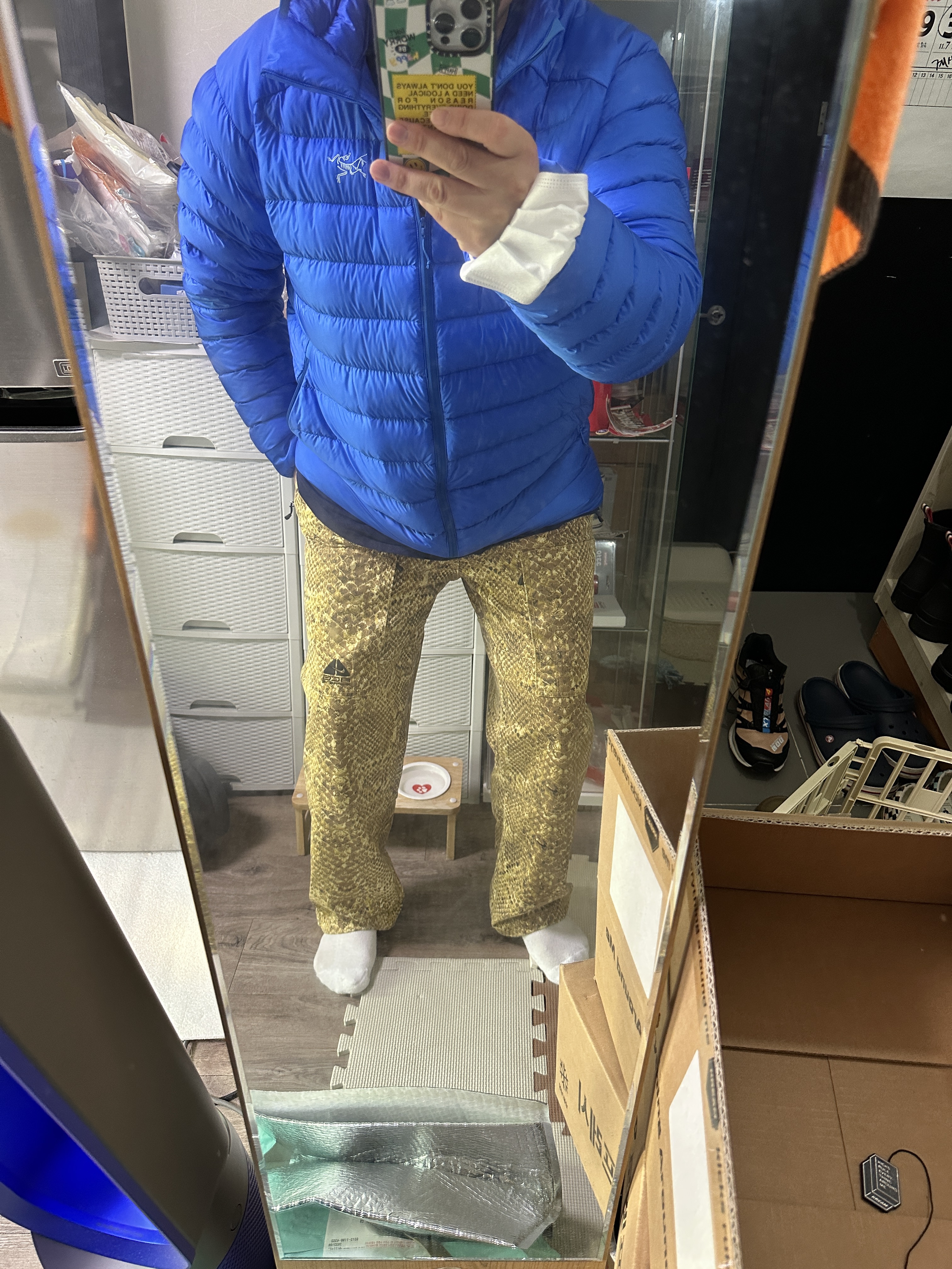 Arc'teryx Cerium LT Hoody Black, Supreme x Nike ACG Belted Denim Pants Gold Snakeskin - 22FW 착용 스타일 - 1