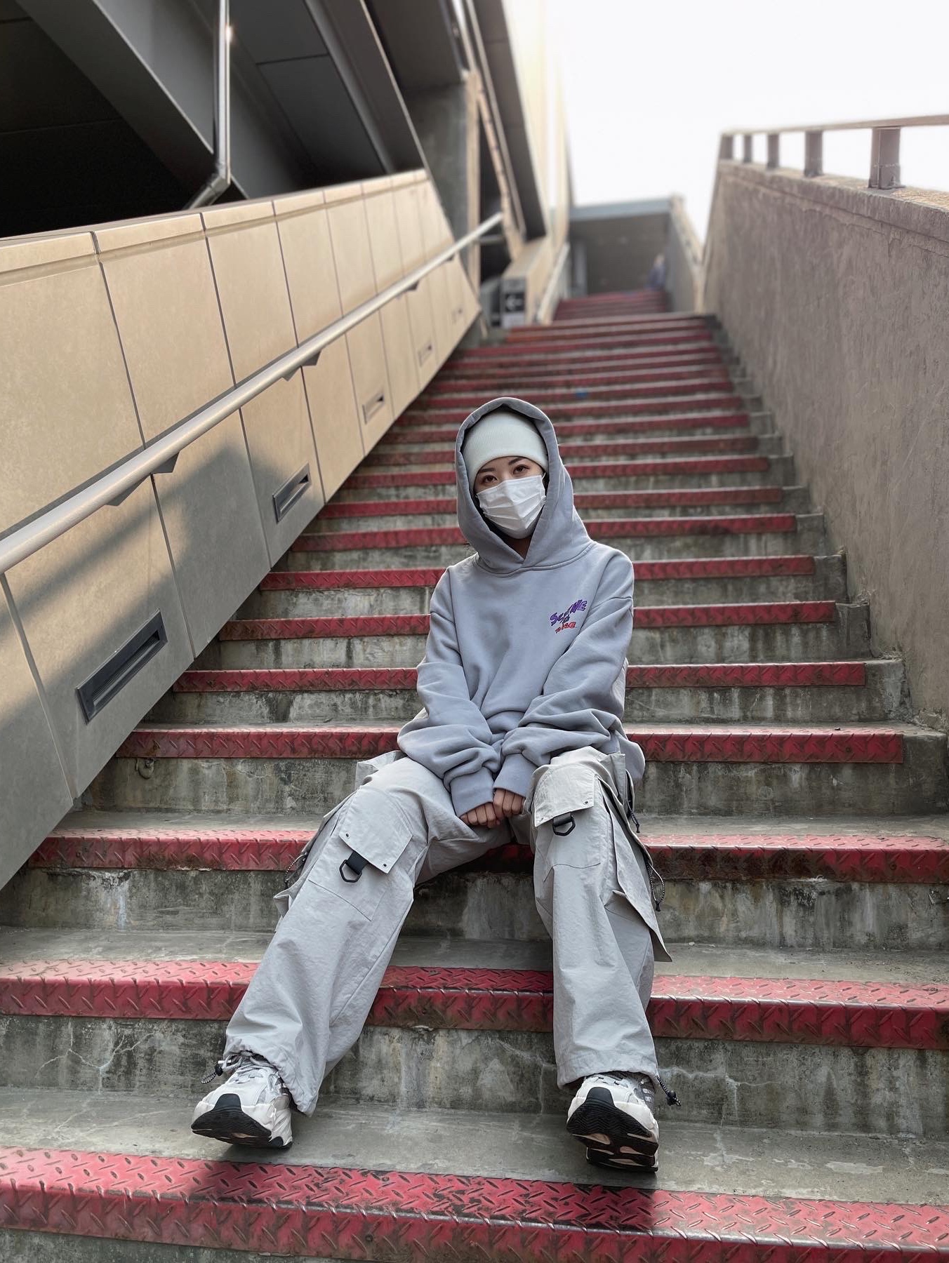 Nike x Stussy NRG Cuffed Beanie Summit White, Adidas Yeezy Boost 700 V2 Static 2022 착용 스타일 - 1