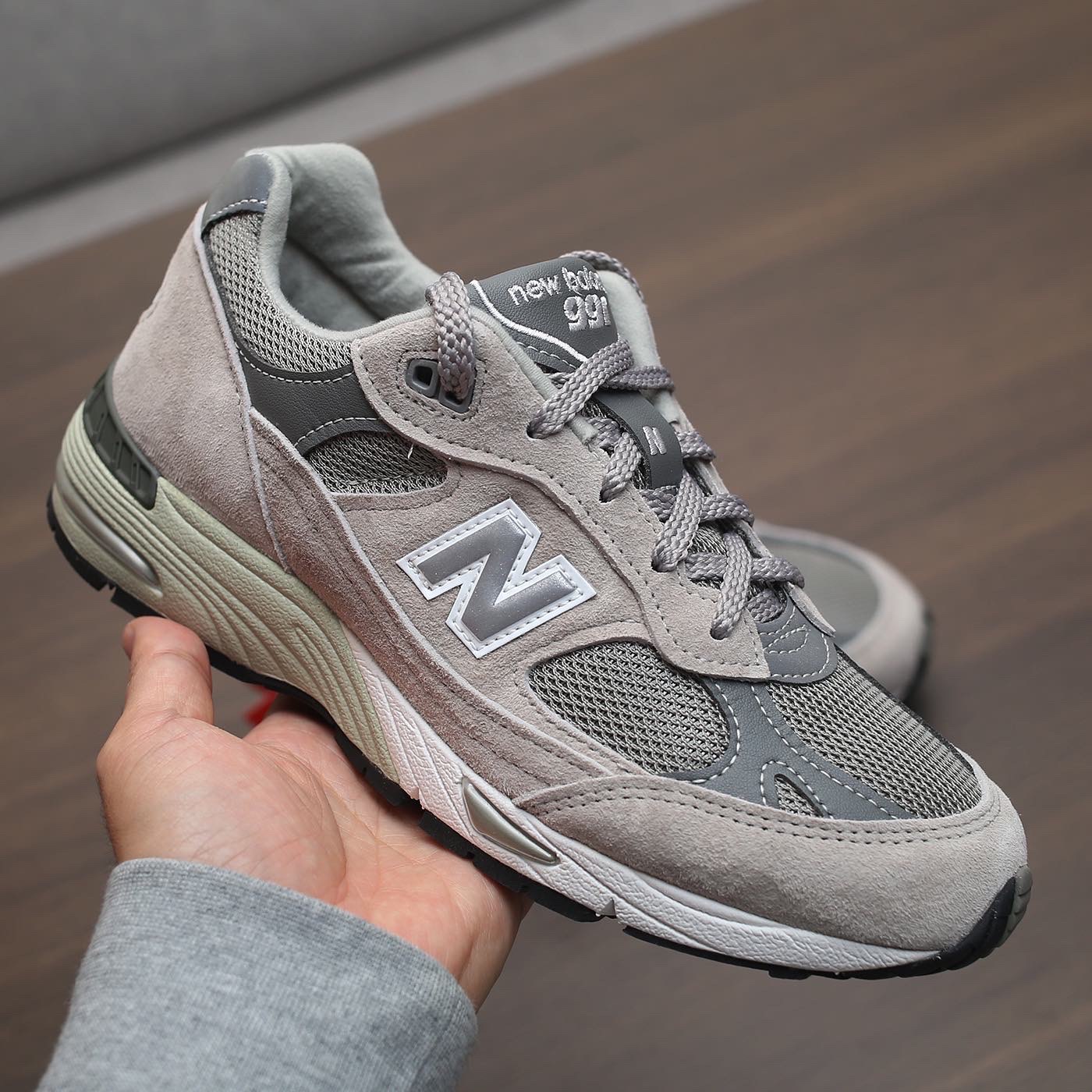 New Balance 991 Made in UK Grey, (W) New Balance 991 Made in UK Grey 착용 스타일 - 2