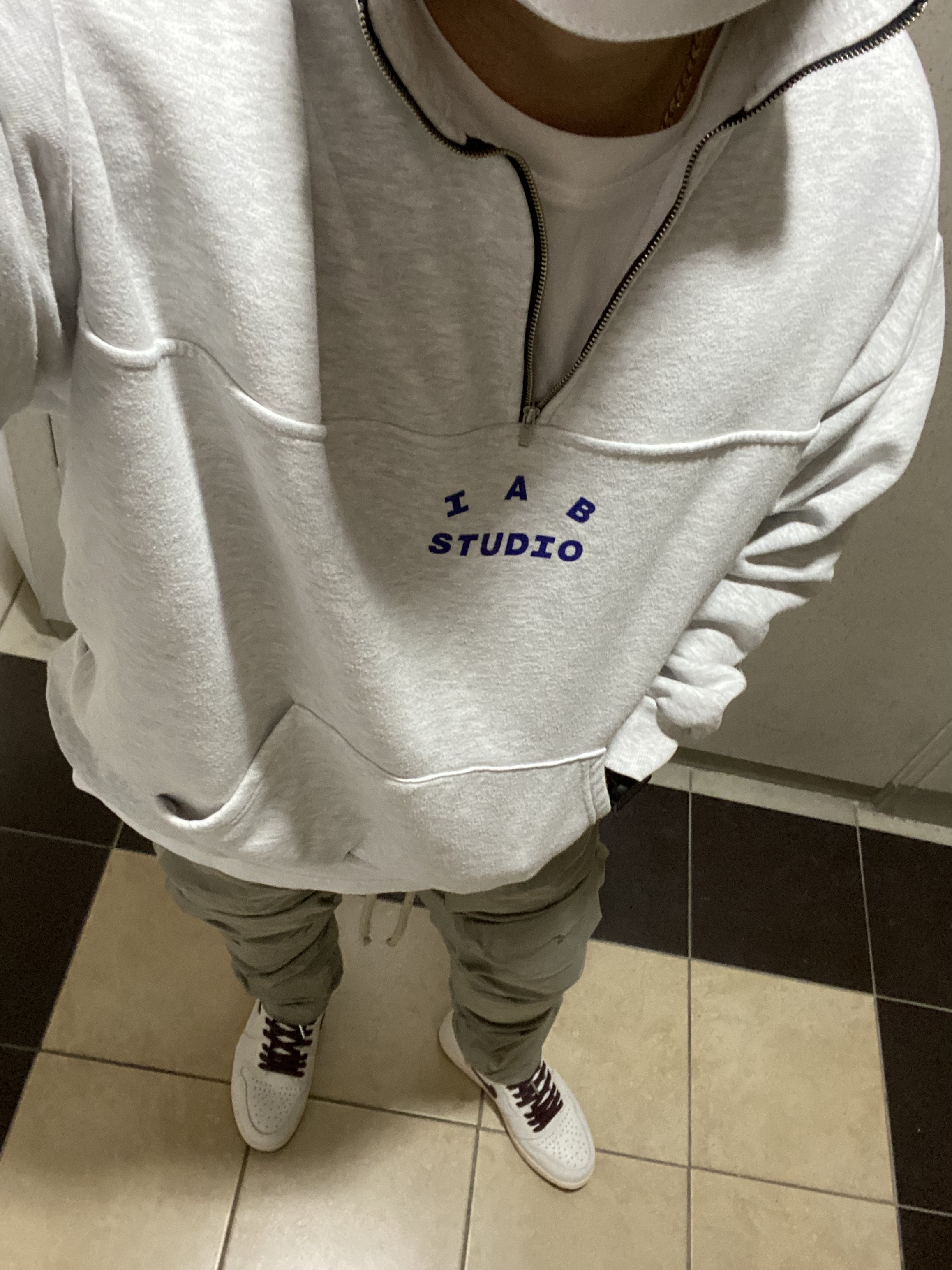 IAB Studio Half Zip Pullover Light Gray, Jordan 1 x A Ma Maniere Retro High OG SP Sail and Burgundy 착용 스타일