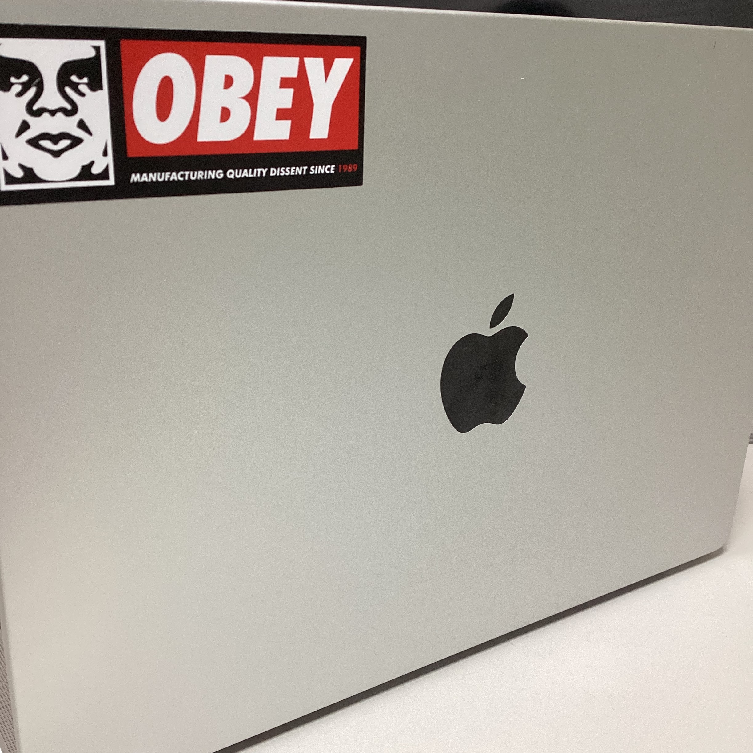 Apple 2021 MacBook Pro 14 M1 Pro 8-Core 512GB SSD / 16GB RAM Silver (Korean Ver.) 착용 스타일 - 3